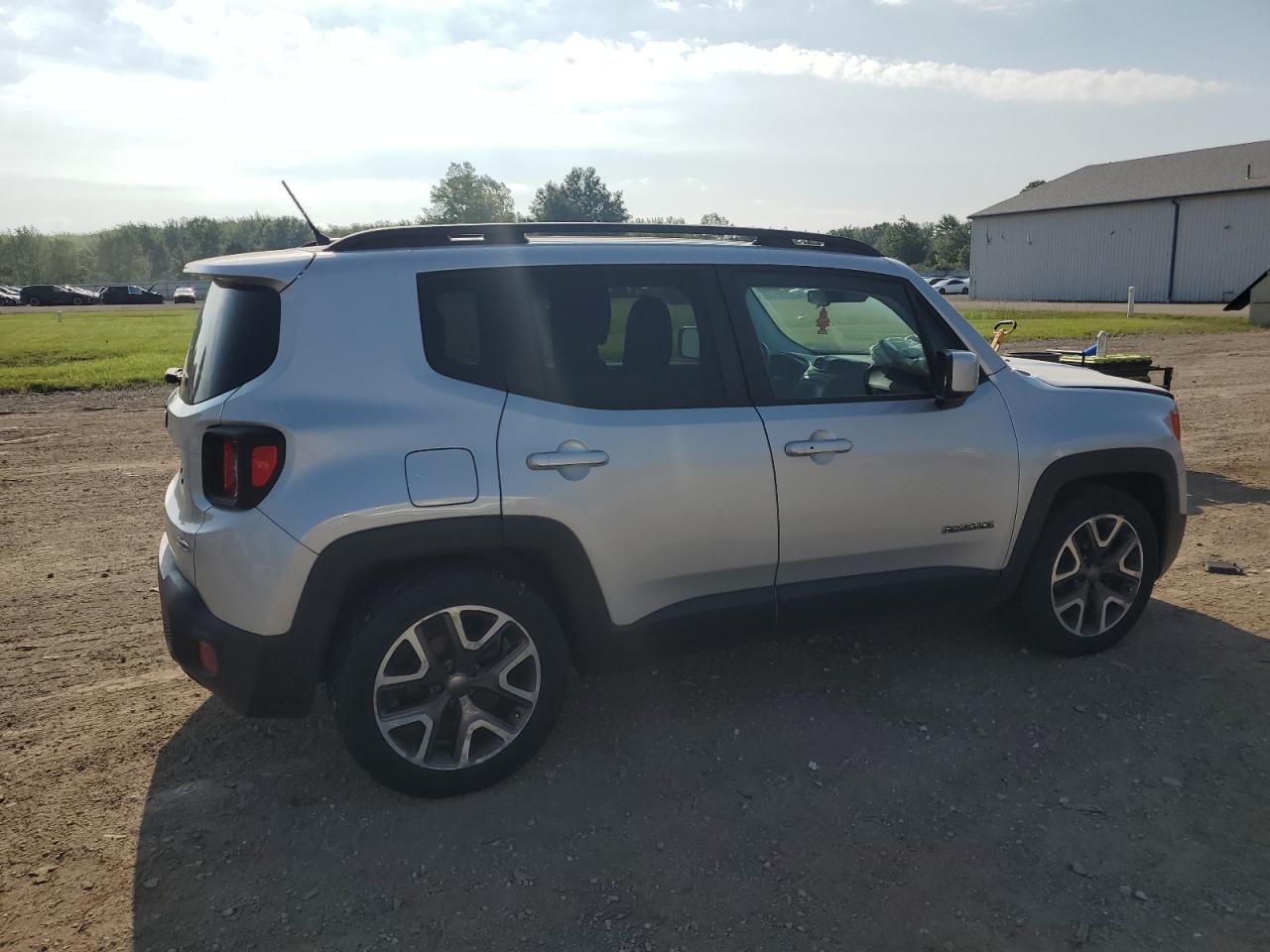 2015 Jeep Renegade Latitude Серебряный vin: ZACCJABT3FPC18783