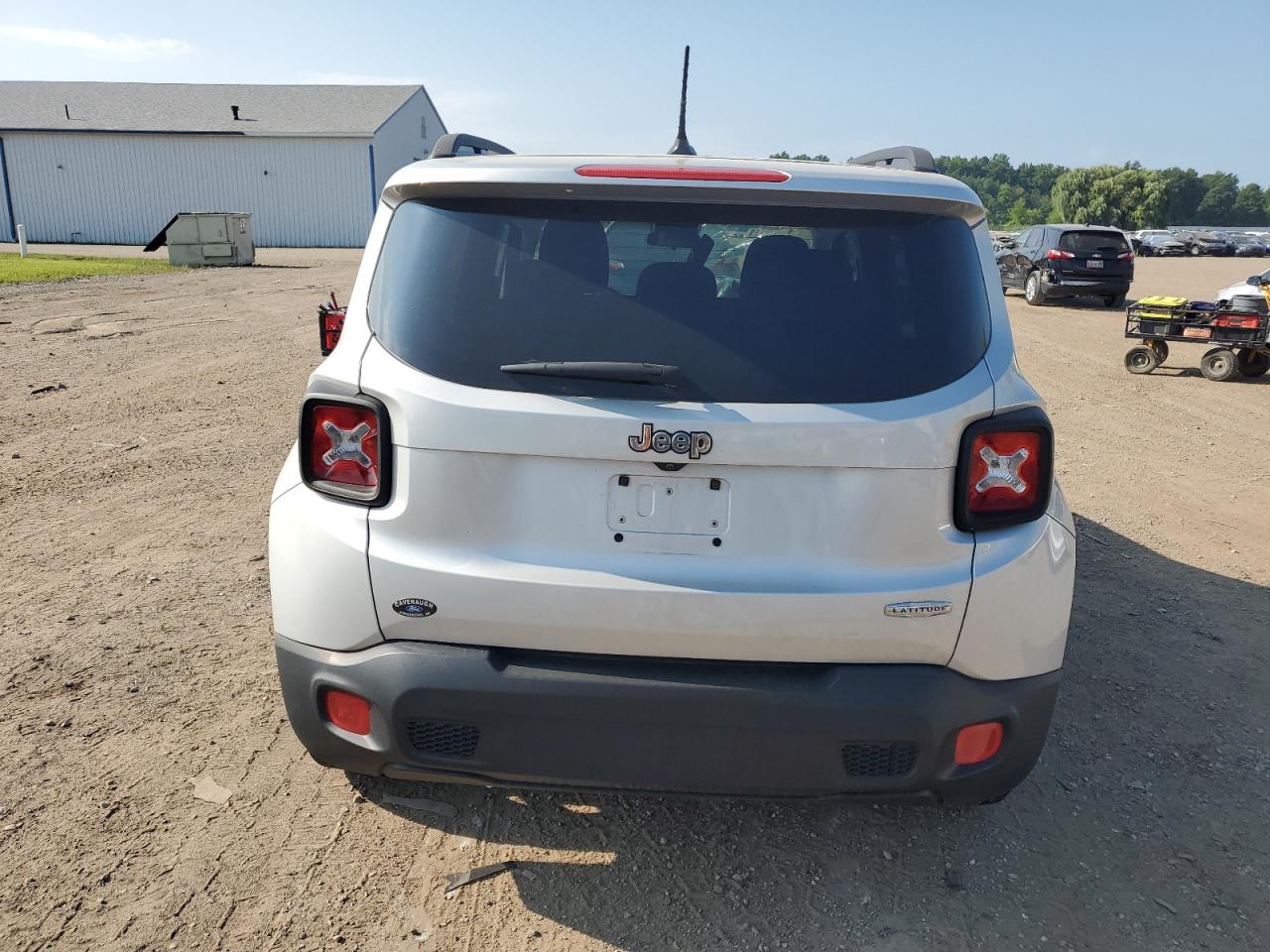 2015 Jeep Renegade Latitude Серебряный vin: ZACCJABT3FPC18783