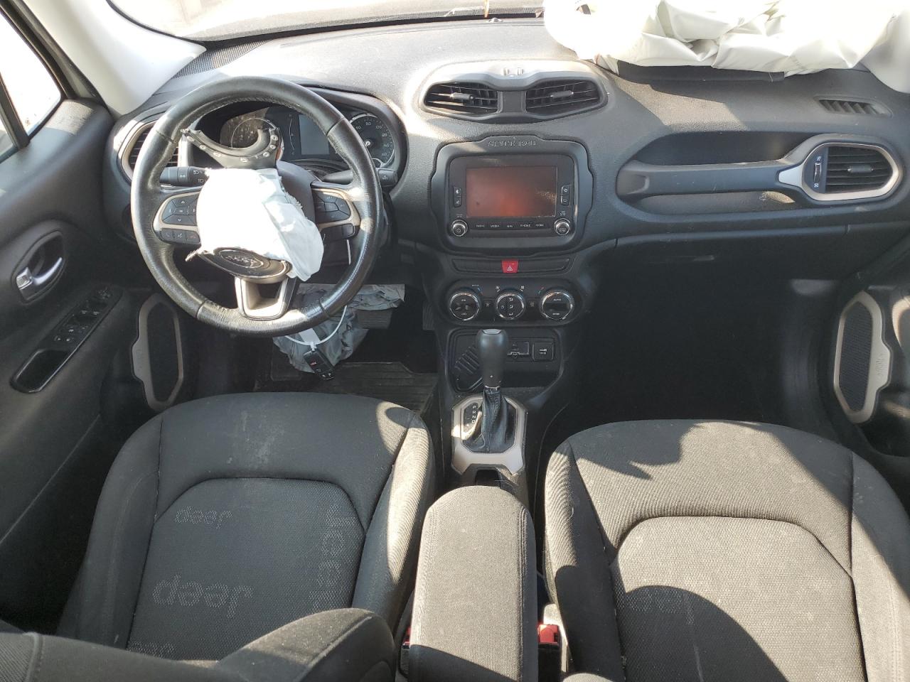 2015 Jeep Renegade Latitude Серебряный vin: ZACCJABT3FPC18783