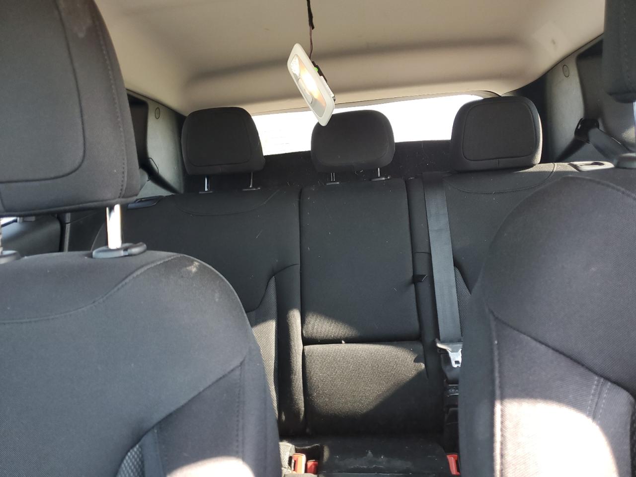 2015 Jeep Renegade Latitude Серебряный vin: ZACCJABT3FPC18783