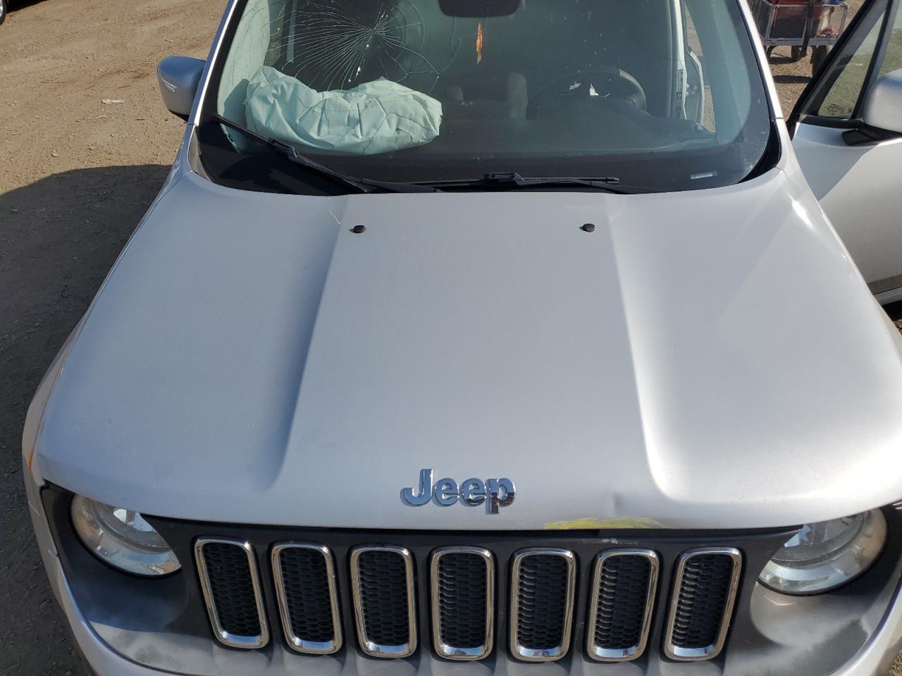 2015 Jeep Renegade Latitude Серебряный vin: ZACCJABT3FPC18783