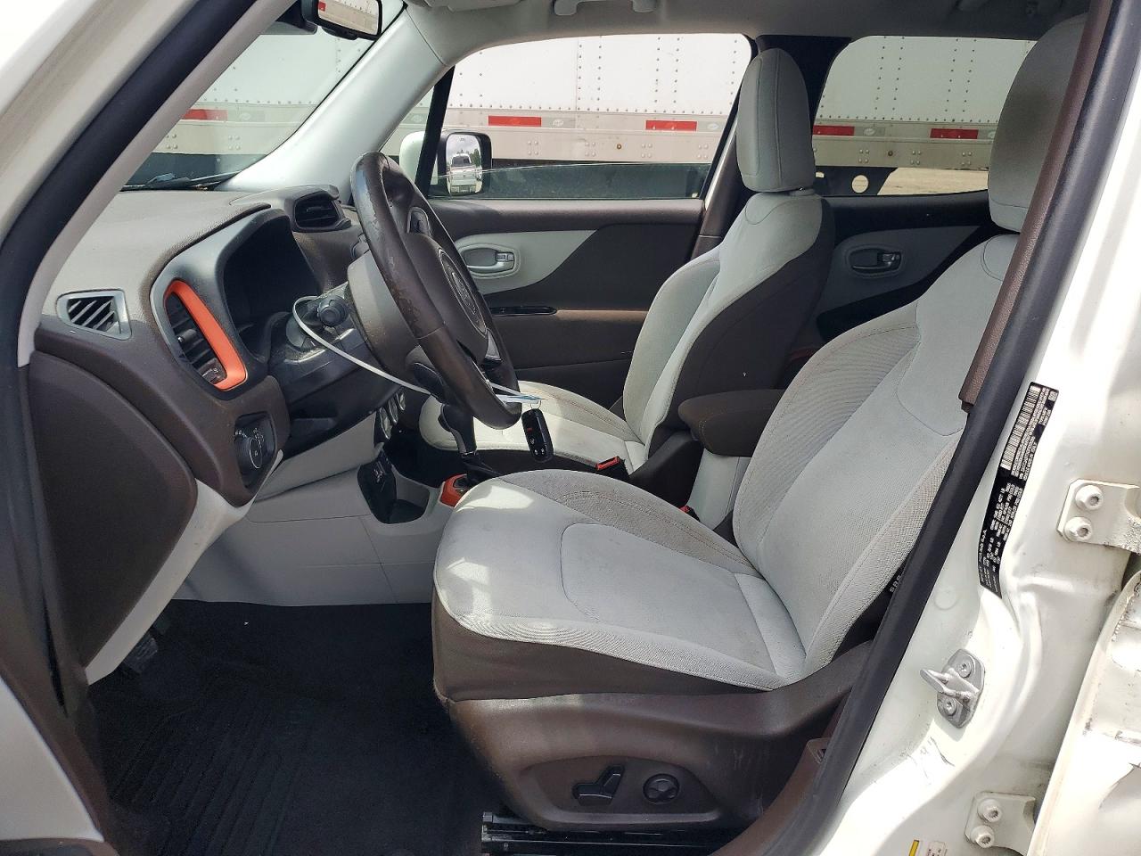2016 Jeep Renegade Latitude White vin: ZACCJABT3GPE03255