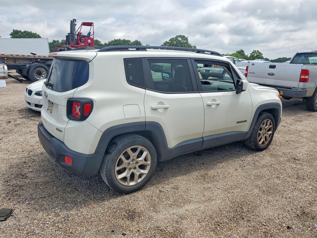 2016 Jeep Renegade Latitude White vin: ZACCJABT3GPE03255