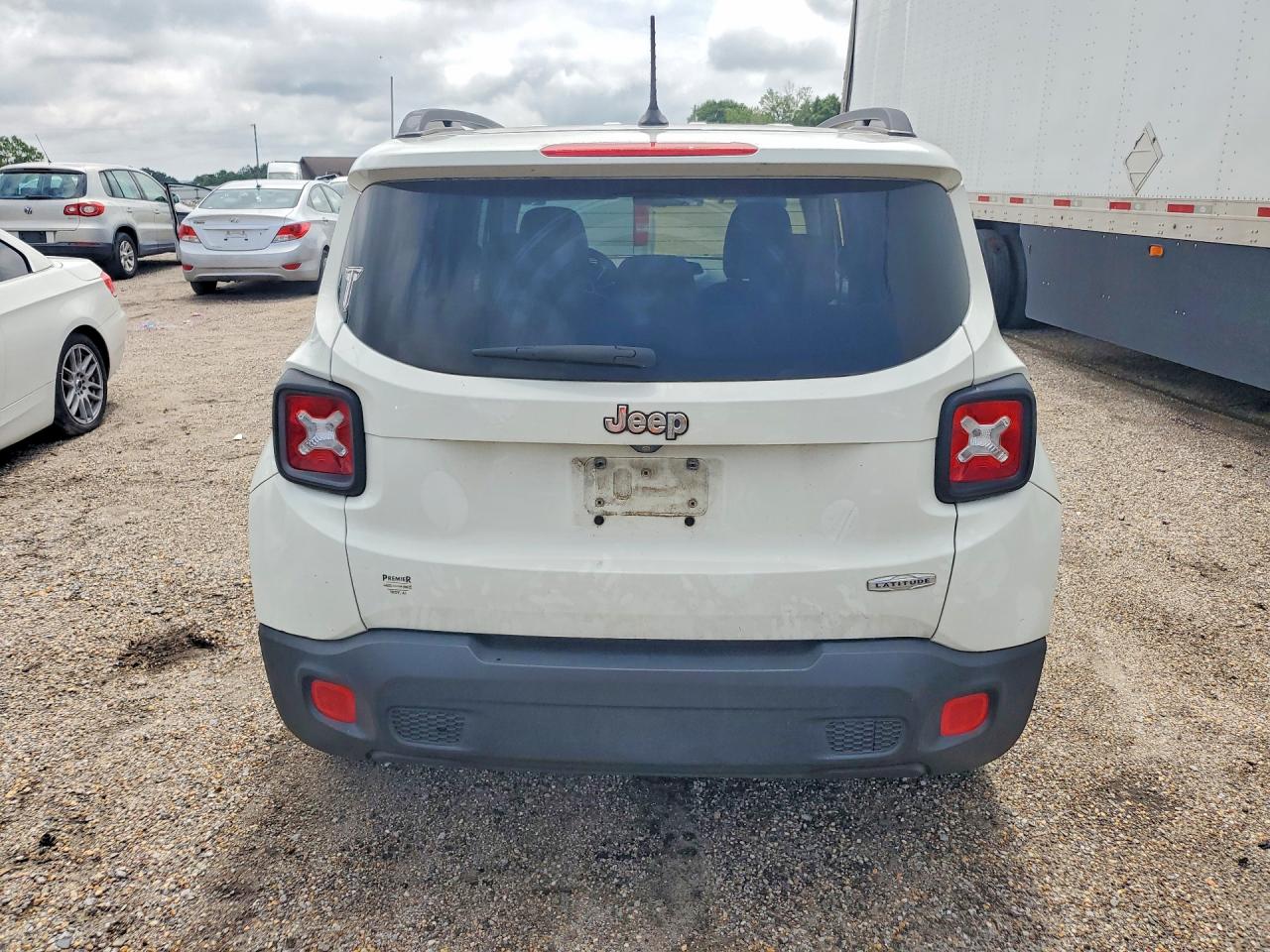 2016 Jeep Renegade Latitude White vin: ZACCJABT3GPE03255
