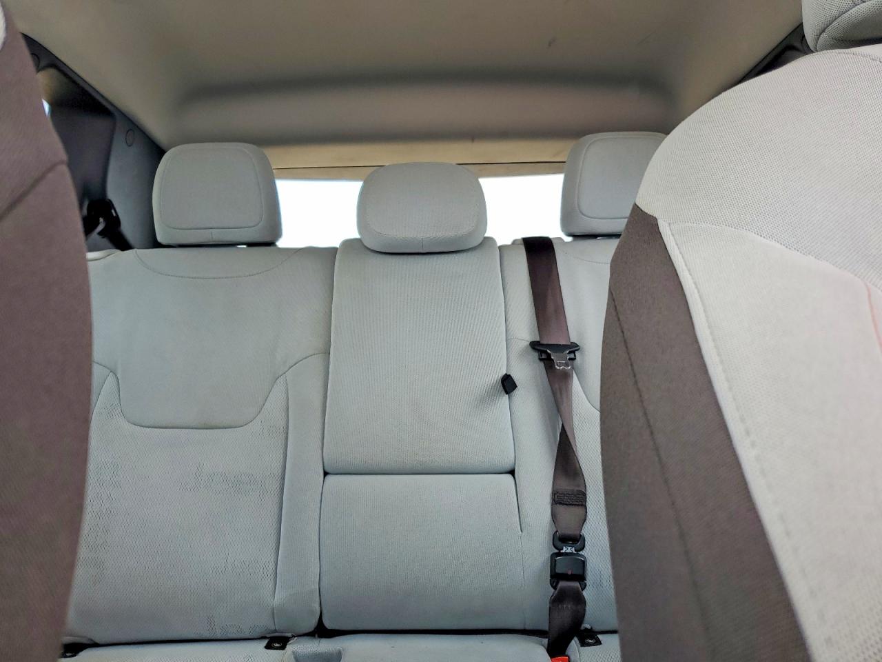 2016 Jeep Renegade Latitude White vin: ZACCJABT3GPE03255