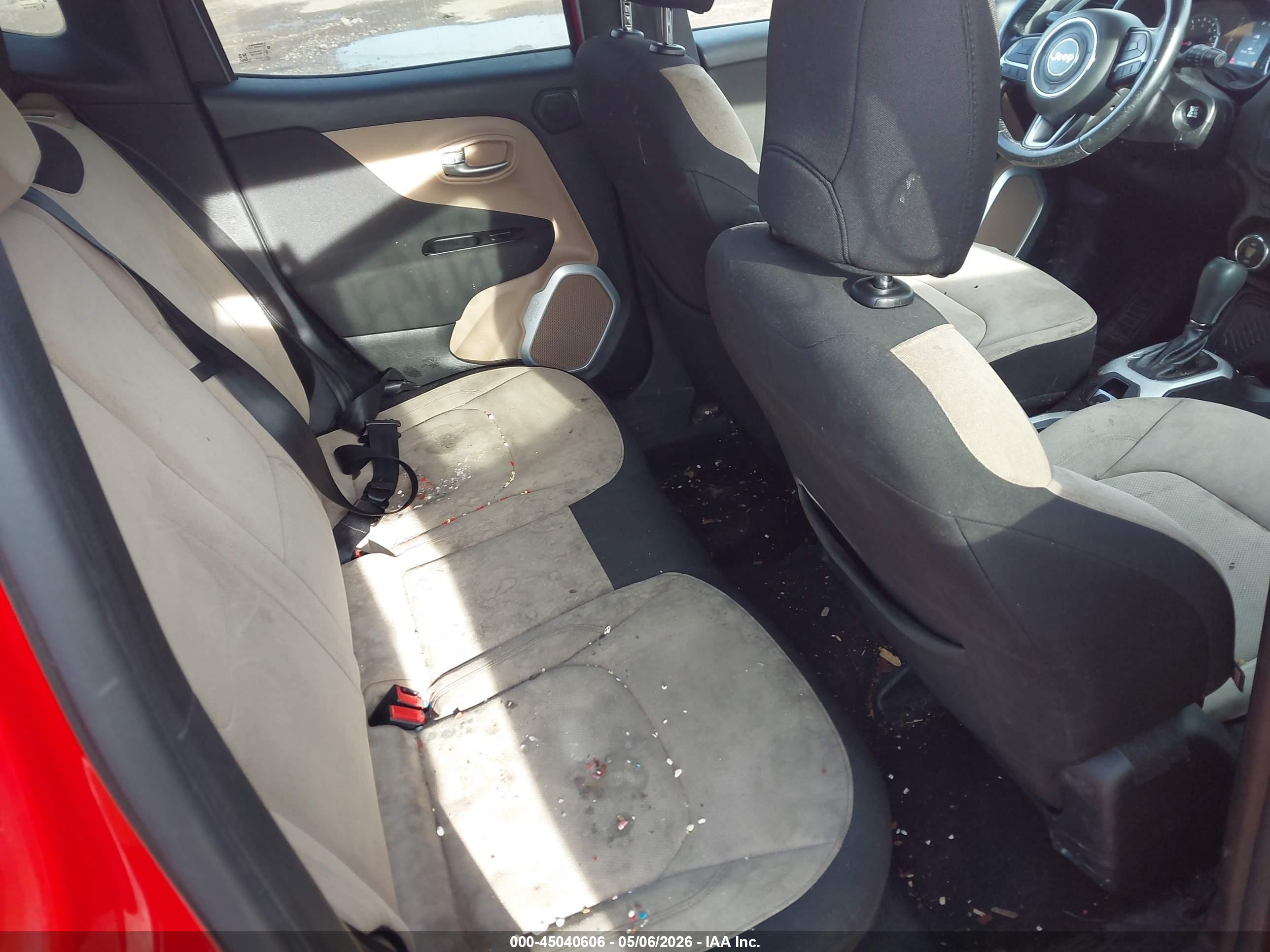 2015 Jeep Renegade Latitude Red vin: ZACCJABT4FPB22192