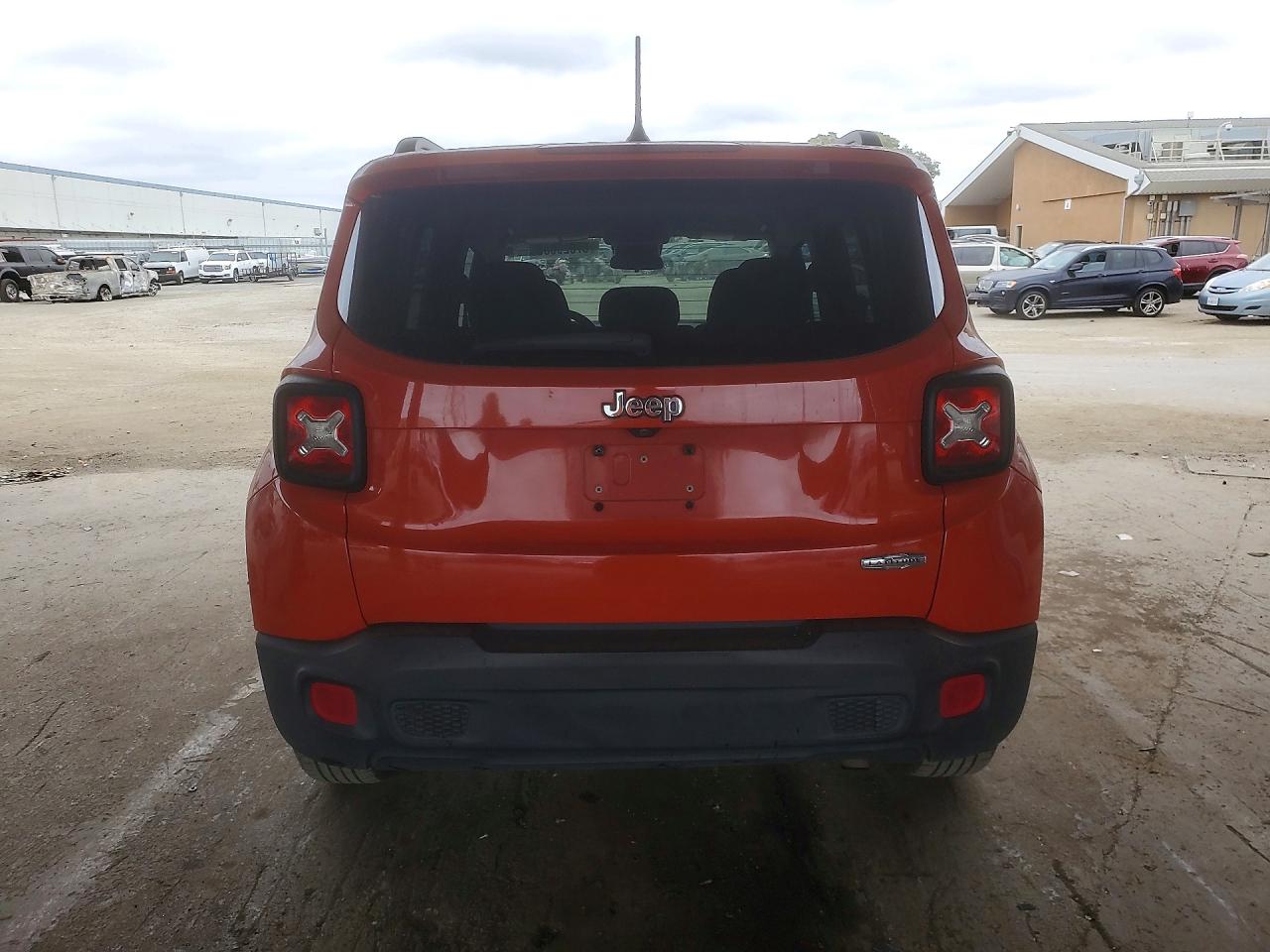 2015 Jeep Renegade Latitude Orange vin: ZACCJABT4FPB26355