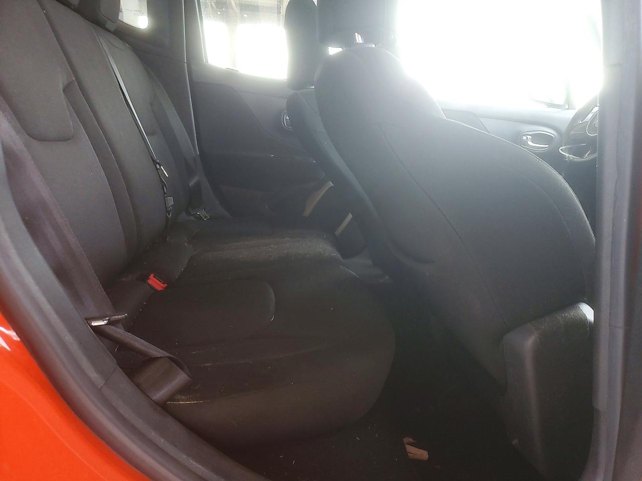2015 Jeep Renegade Latitude Orange vin: ZACCJABT4FPB26355