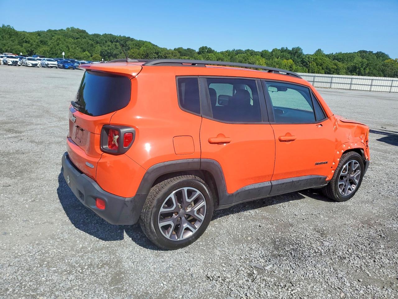 2015 Jeep Renegade Latitude Оранжевый vin: ZACCJABT4FPB30664