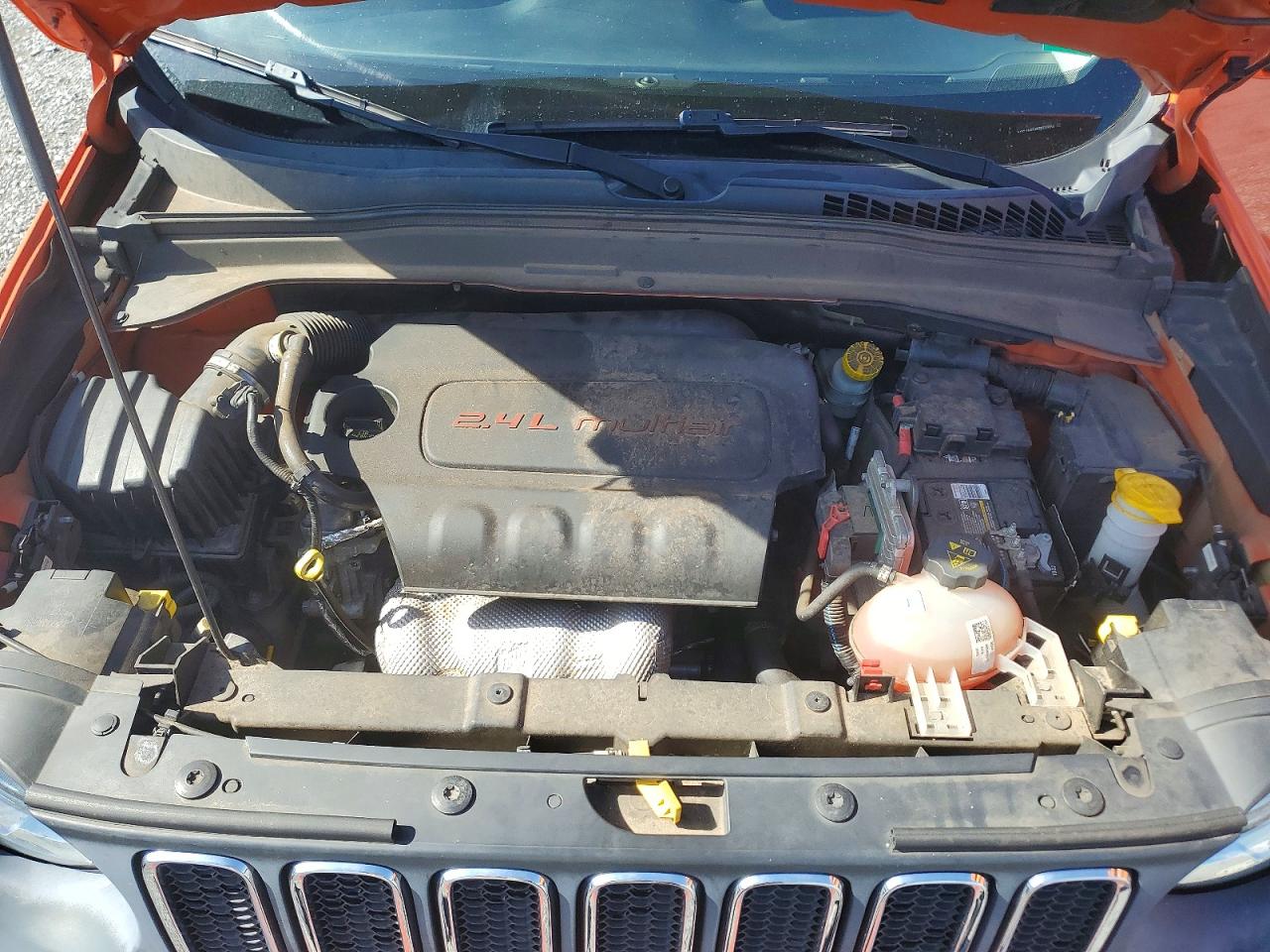 2015 Jeep Renegade Latitude Оранжевый vin: ZACCJABT4FPB30664