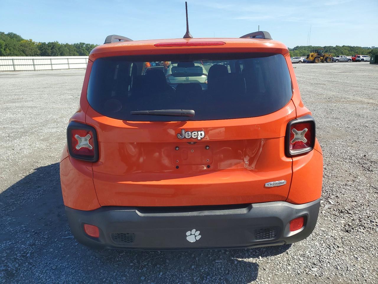2015 Jeep Renegade Latitude Оранжевый vin: ZACCJABT4FPB30664
