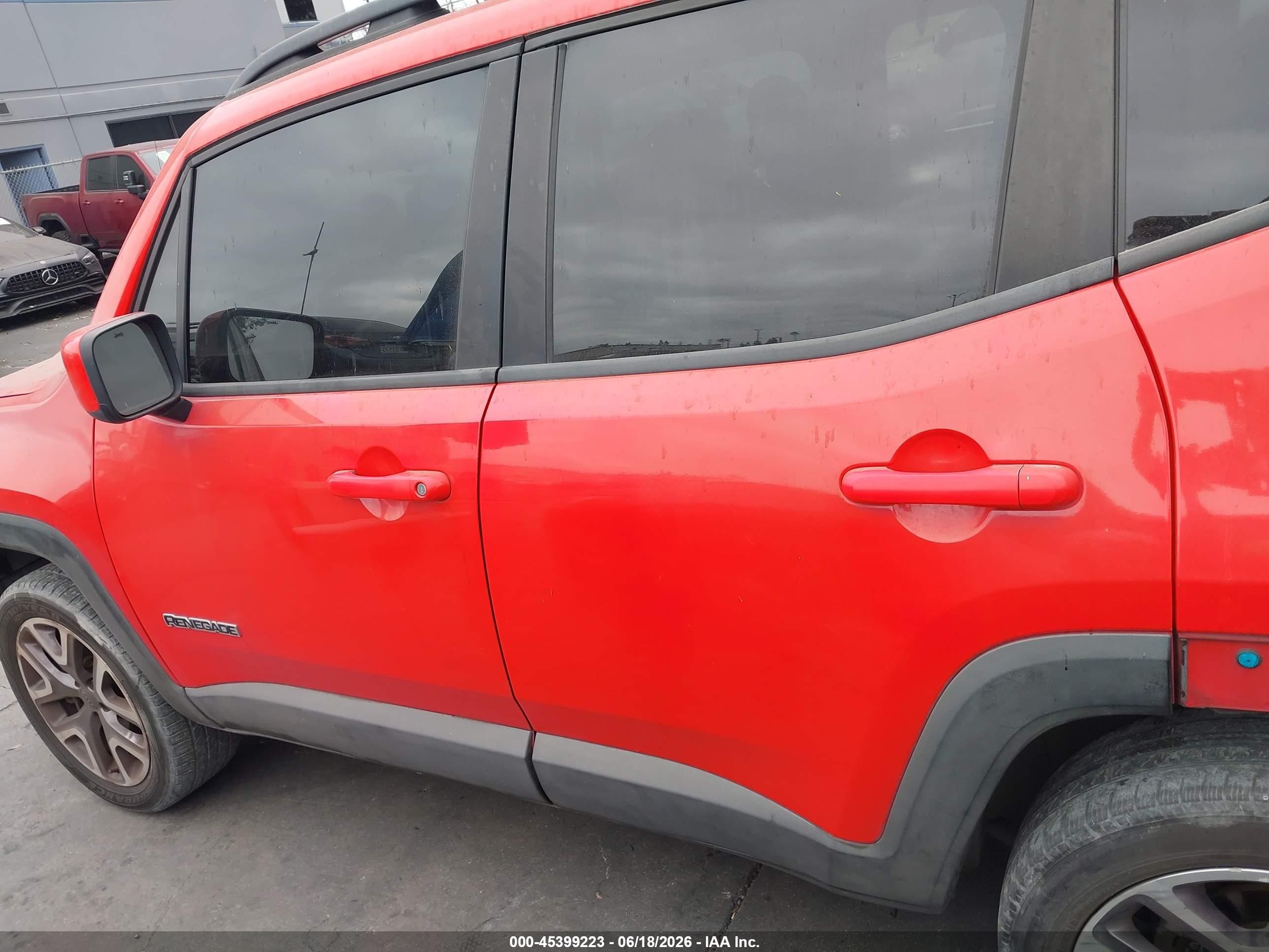 2015 Jeep Renegade Latitude Red vin: ZACCJABT4FPB32074