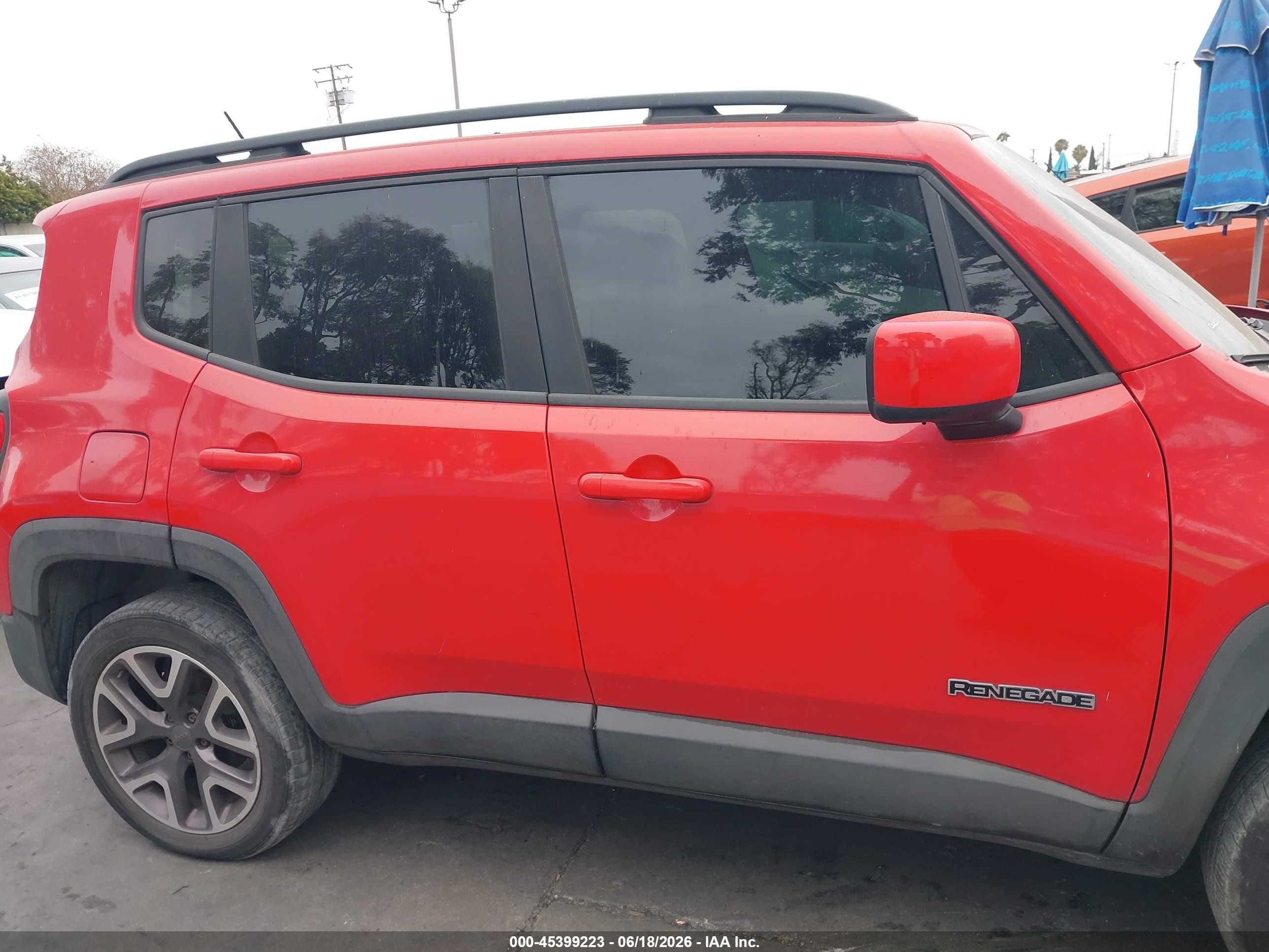 2015 Jeep Renegade Latitude Red vin: ZACCJABT4FPB32074
