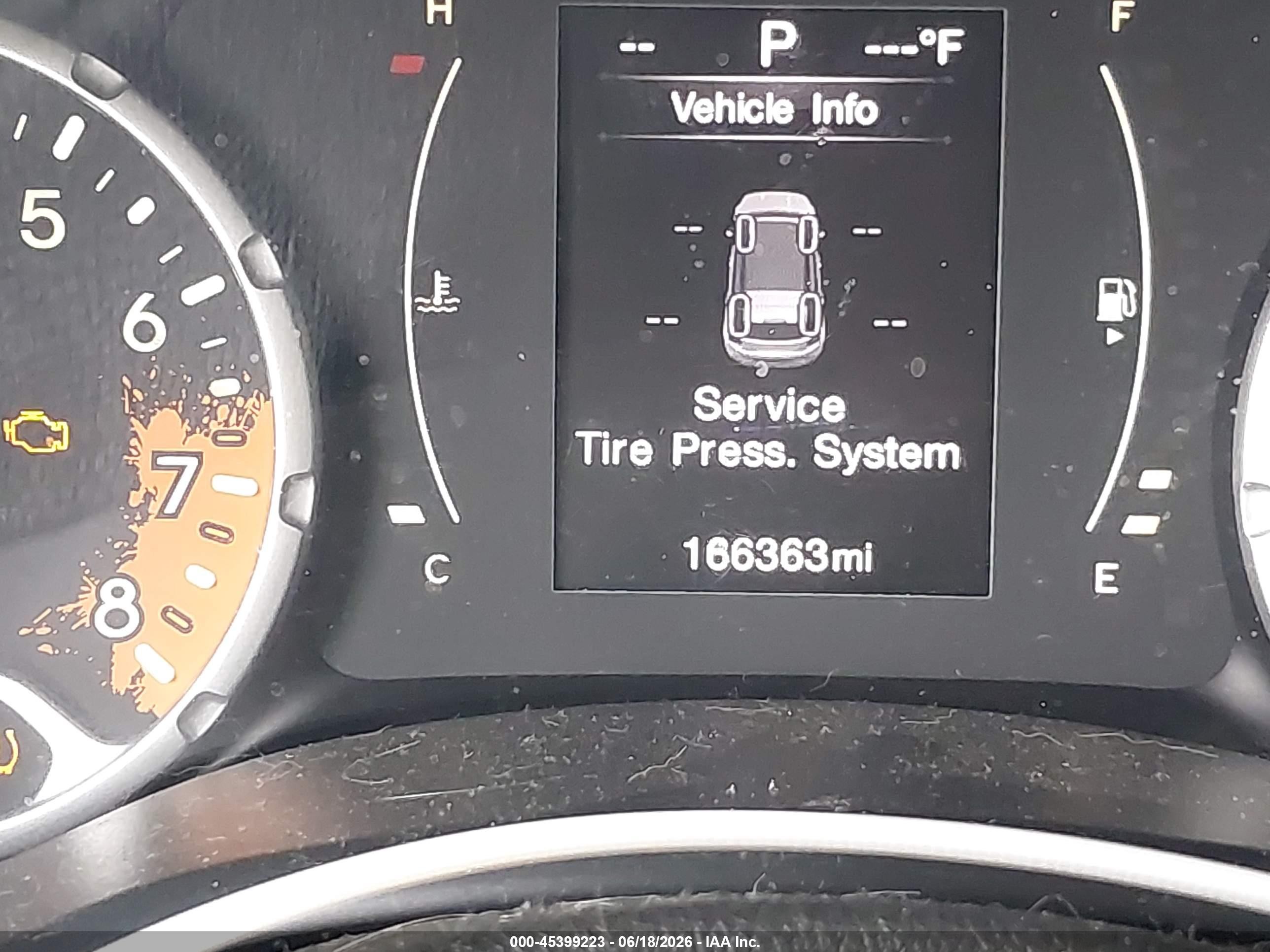 2015 Jeep Renegade Latitude Red vin: ZACCJABT4FPB32074