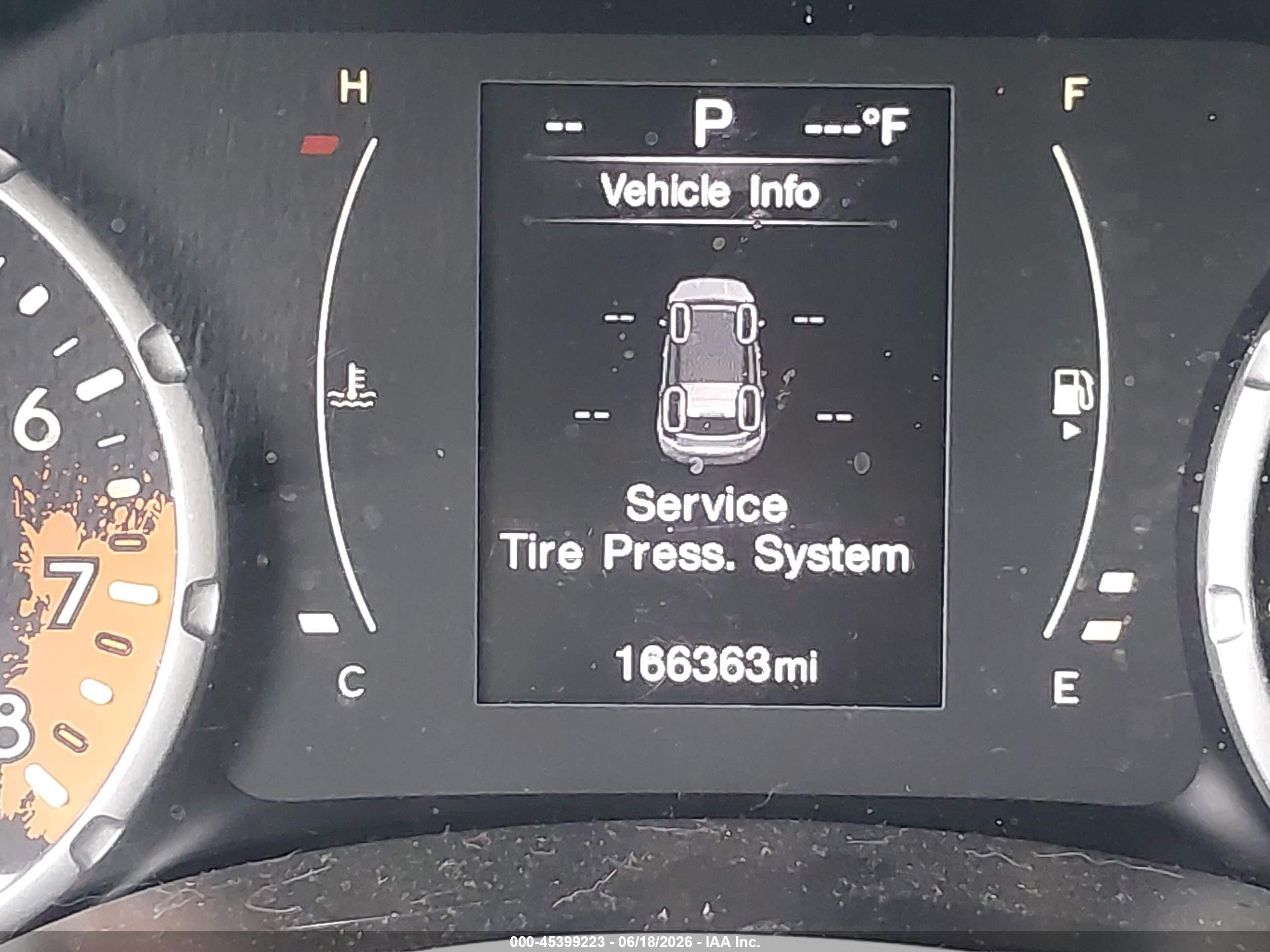 2015 Jeep Renegade Latitude Red vin: ZACCJABT4FPB32074