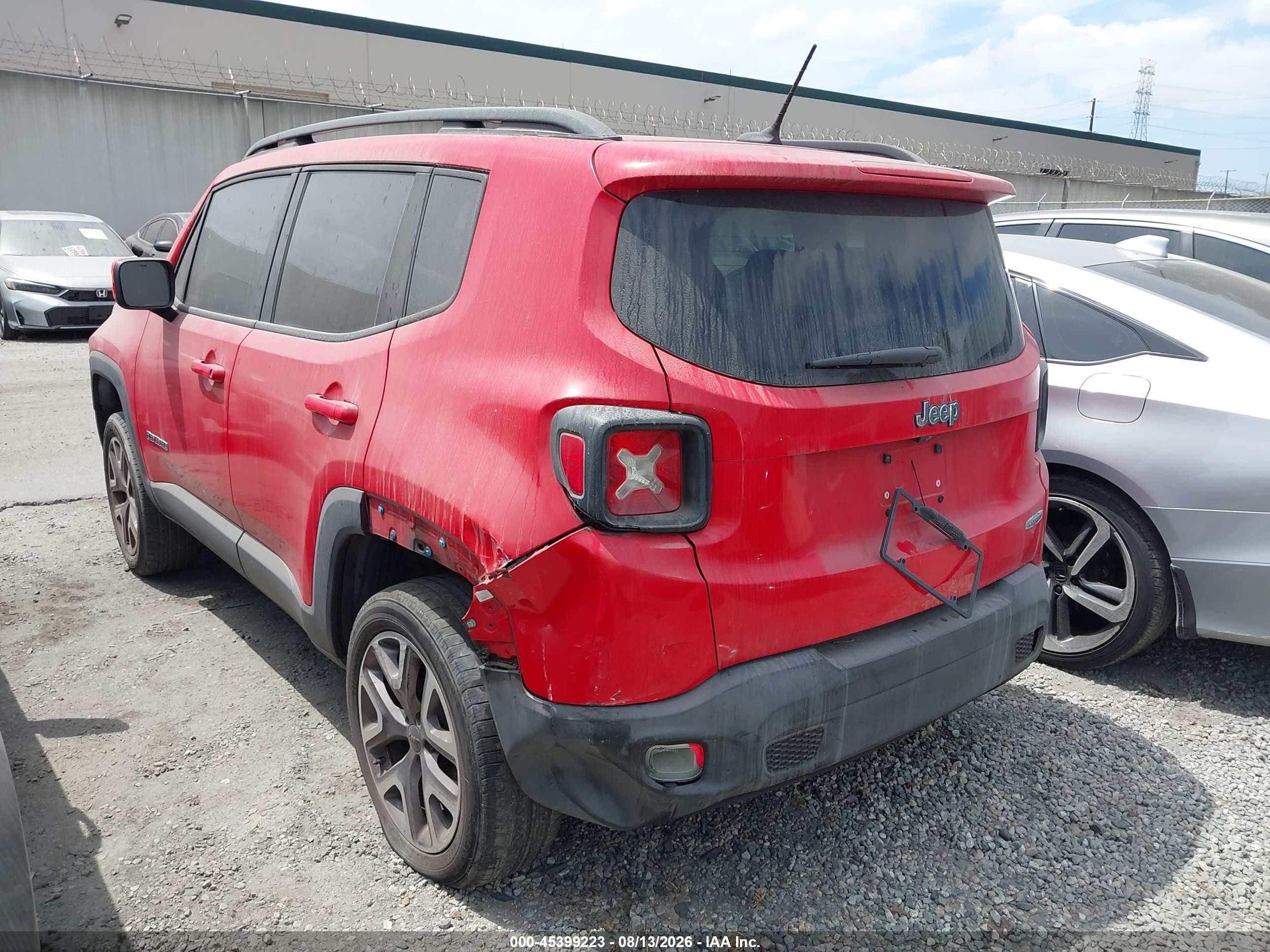 2015 Jeep Renegade Latitude Red vin: ZACCJABT4FPB32074