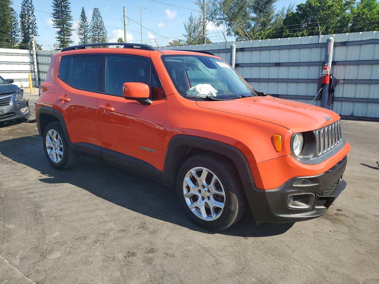 2015 Jeep Renegade Latitude Orange vin: ZACCJABT4FPB89701