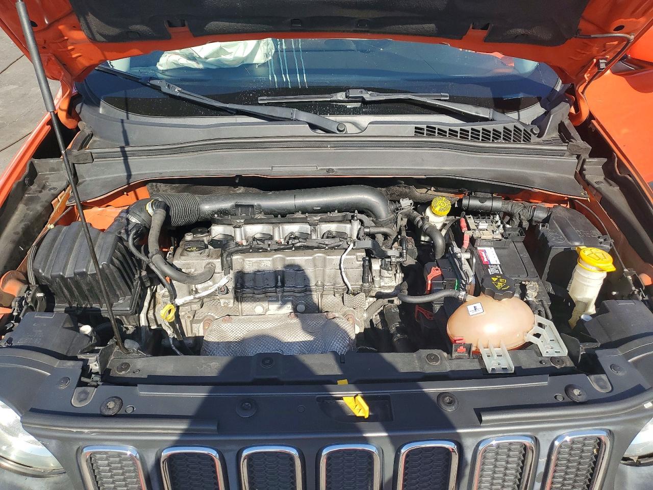 2015 Jeep Renegade Latitude Orange vin: ZACCJABT4FPB89701