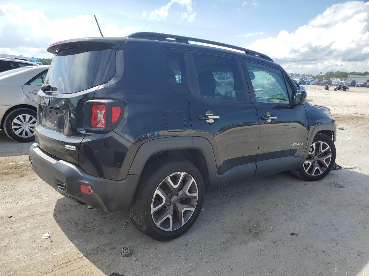 2015 Jeep Renegade Latitude Черный vin: ZACCJABT4FPC06657
