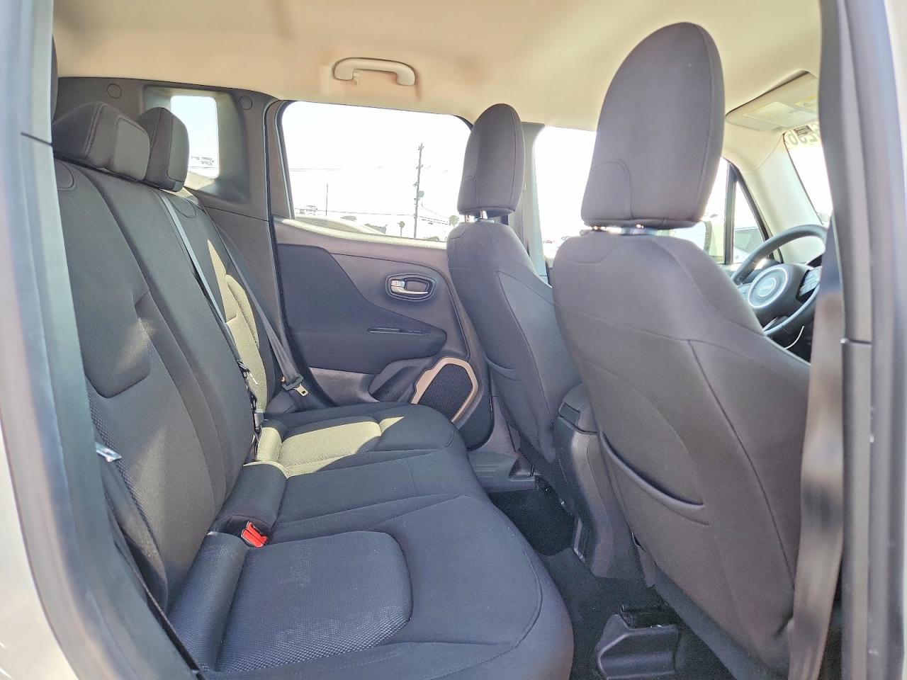 2015 Jeep Renegade Latitude Белый vin: ZACCJABT4FPC07243