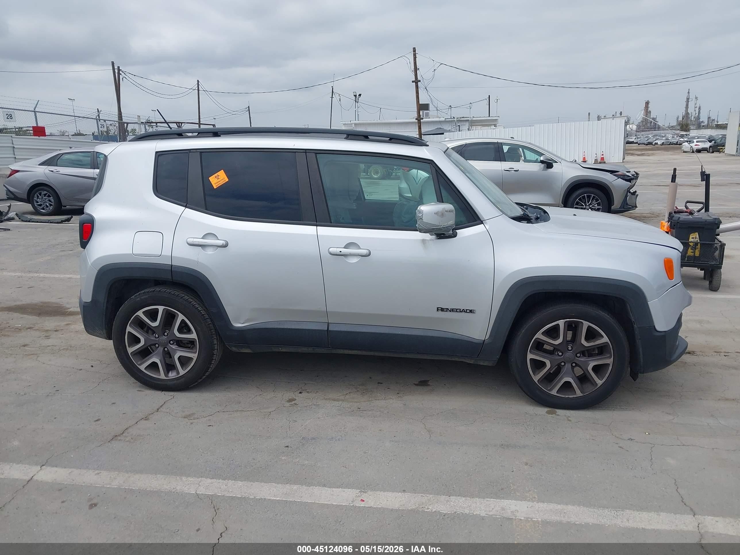2016 Jeep Renegade Latitude Silver vin: ZACCJABT4GPC59134