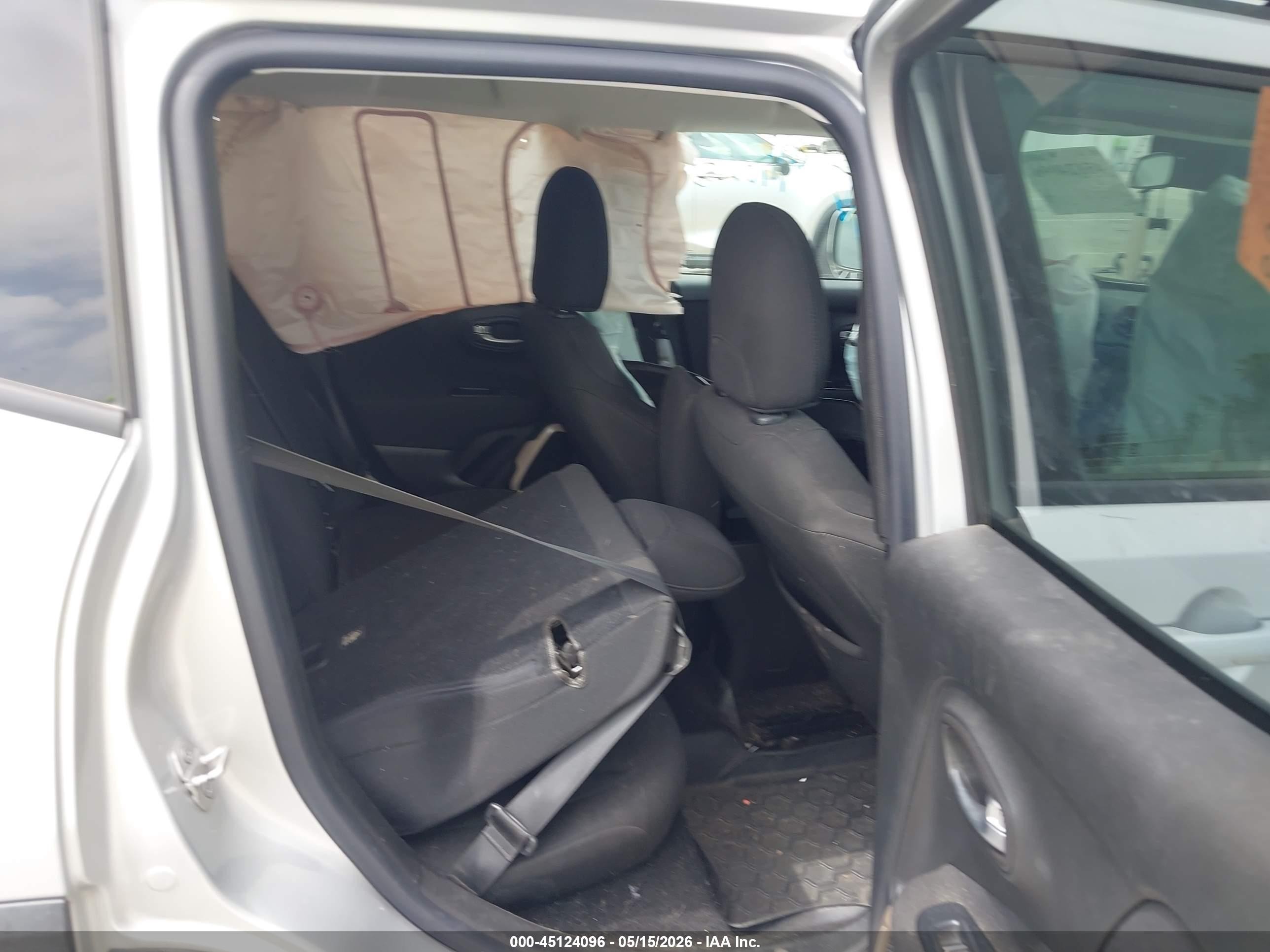 2016 Jeep Renegade Latitude Silver vin: ZACCJABT4GPC59134
