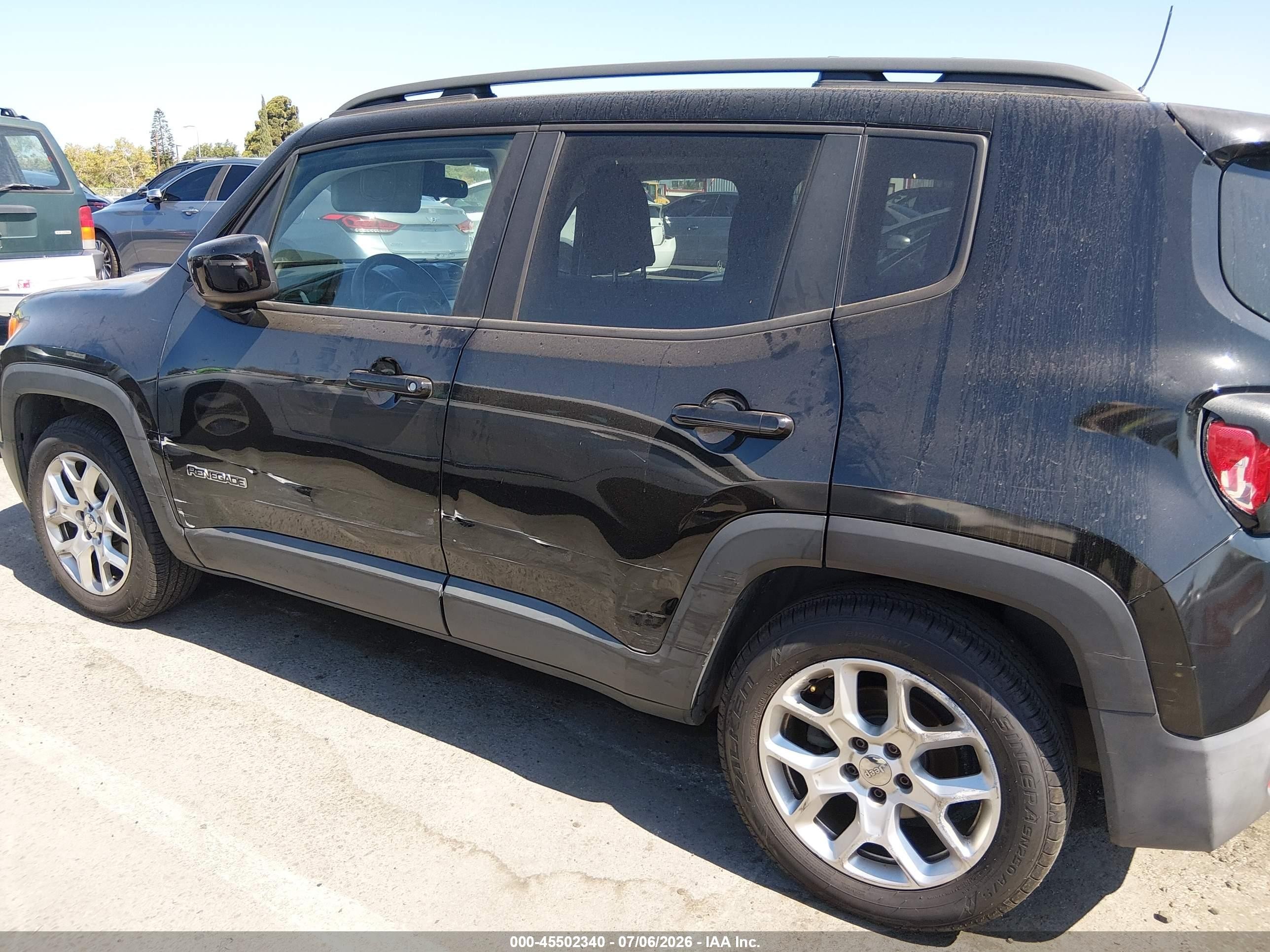 2015 Jeep Renegade Latitude Black vin: ZACCJABT5FPB26719