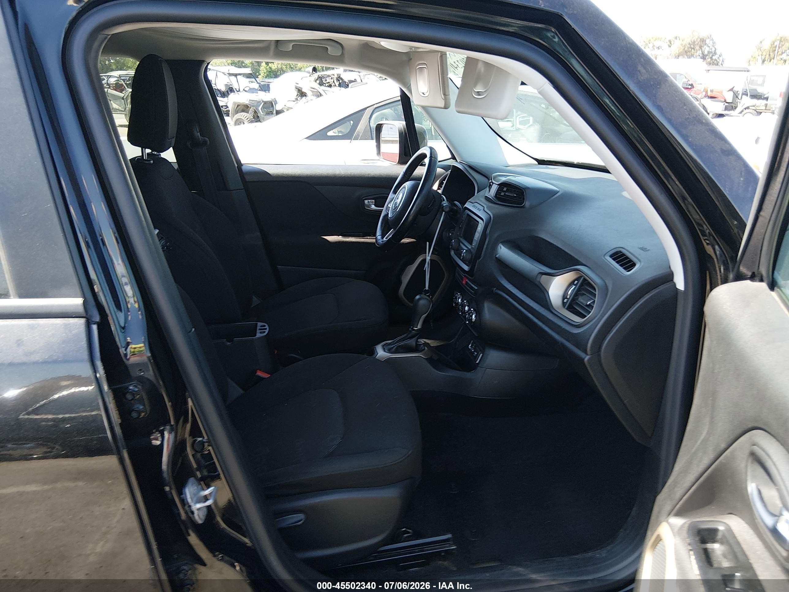 2015 Jeep Renegade Latitude Black vin: ZACCJABT5FPB26719
