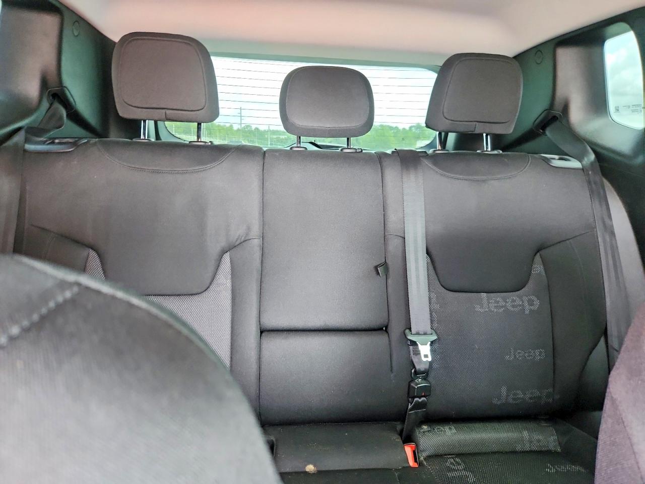2015 Jeep Renegade Latitude Green vin: ZACCJABT5FPB30348