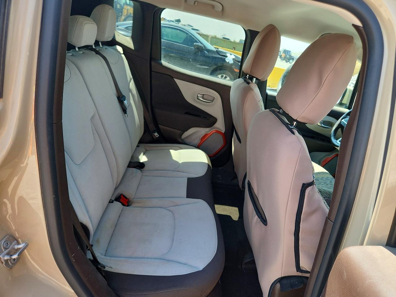 2015 Jeep Renegade Latitude Желто-коричневый vin: ZACCJABT5FPB77489