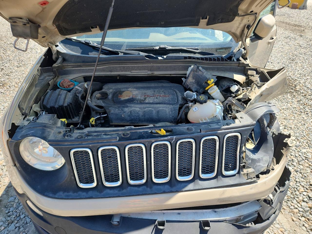 2015 Jeep Renegade Latitude Желто-коричневый vin: ZACCJABT5FPB77489