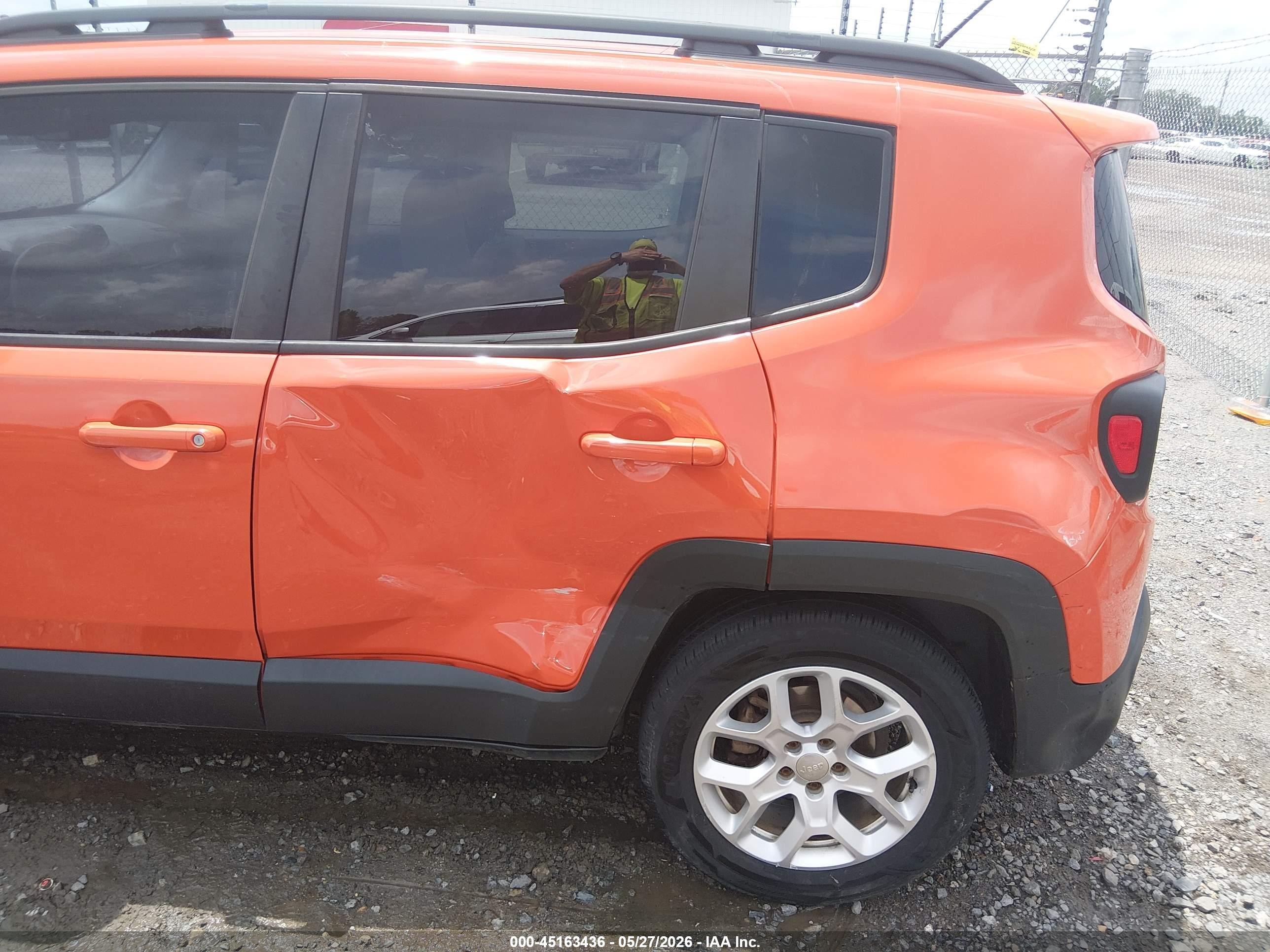2015 Jeep Renegade Latitude Orange vin: ZACCJABT5FPB94213