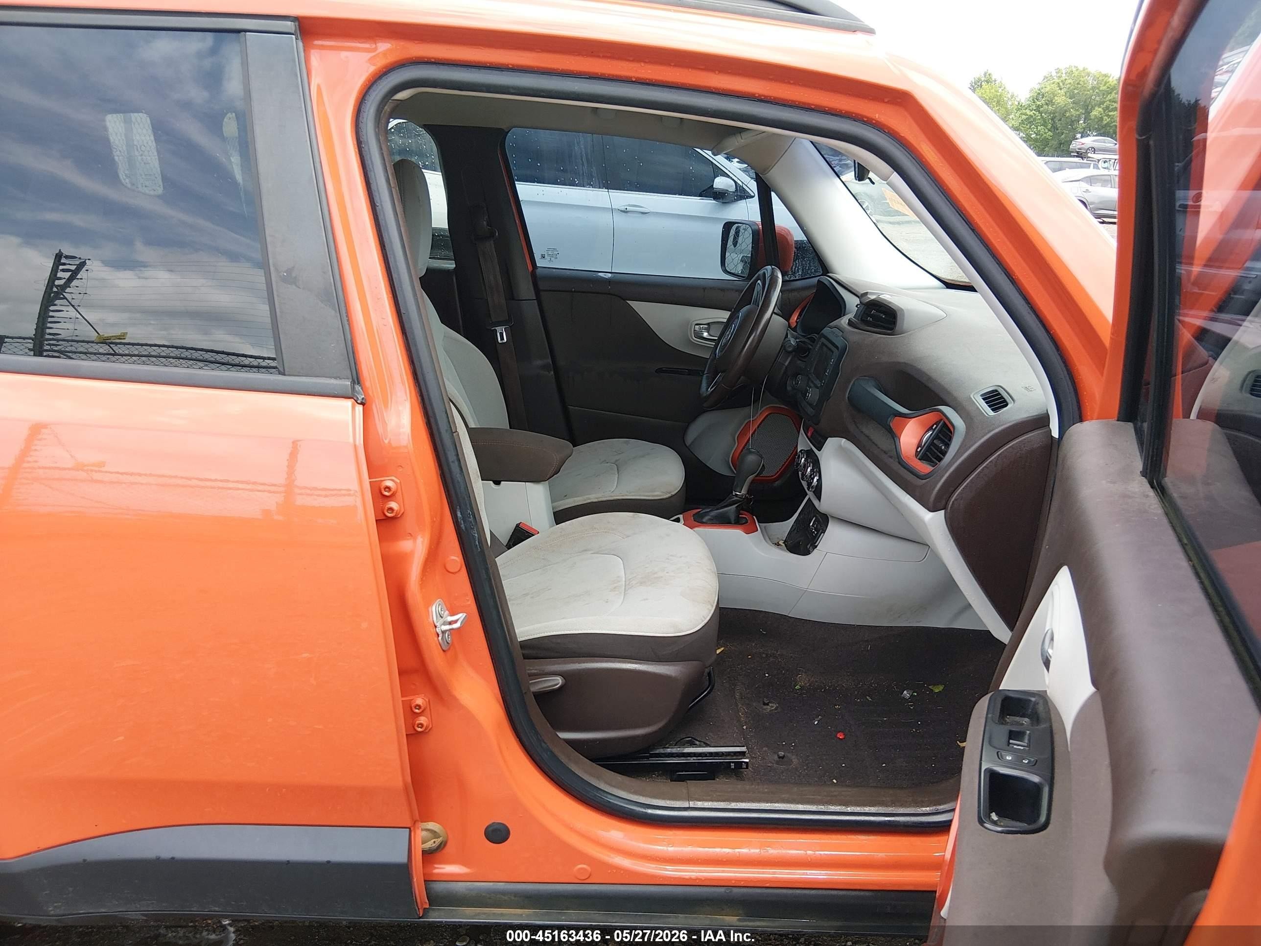 2015 Jeep Renegade Latitude Orange vin: ZACCJABT5FPB94213