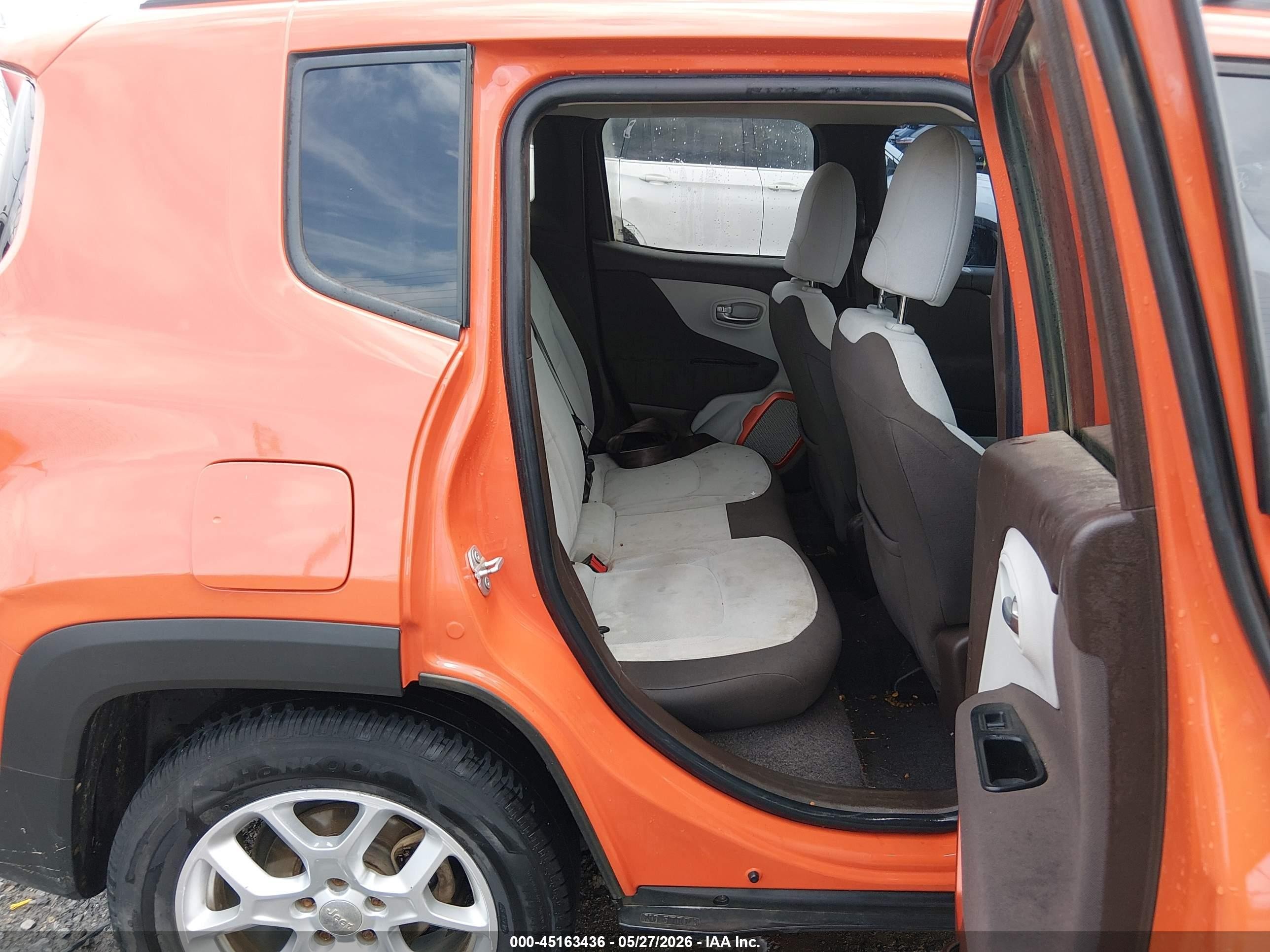 2015 Jeep Renegade Latitude Orange vin: ZACCJABT5FPB94213