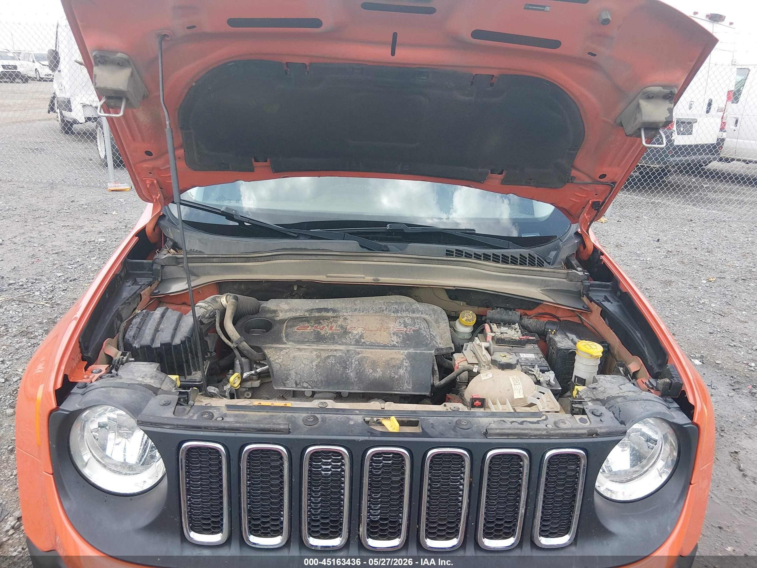 2015 Jeep Renegade Latitude Orange vin: ZACCJABT5FPB94213