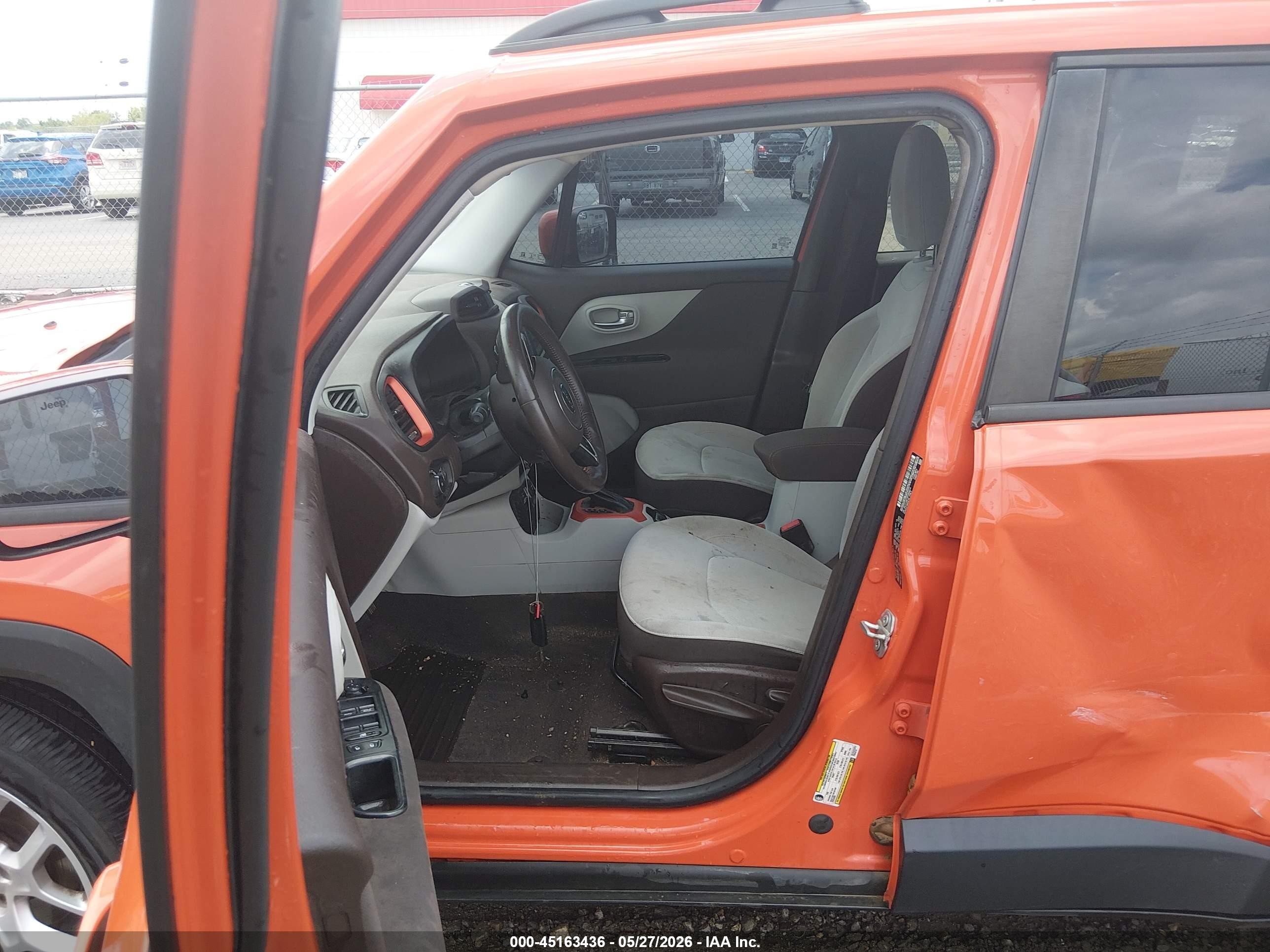 2015 Jeep Renegade Latitude Orange vin: ZACCJABT5FPB94213