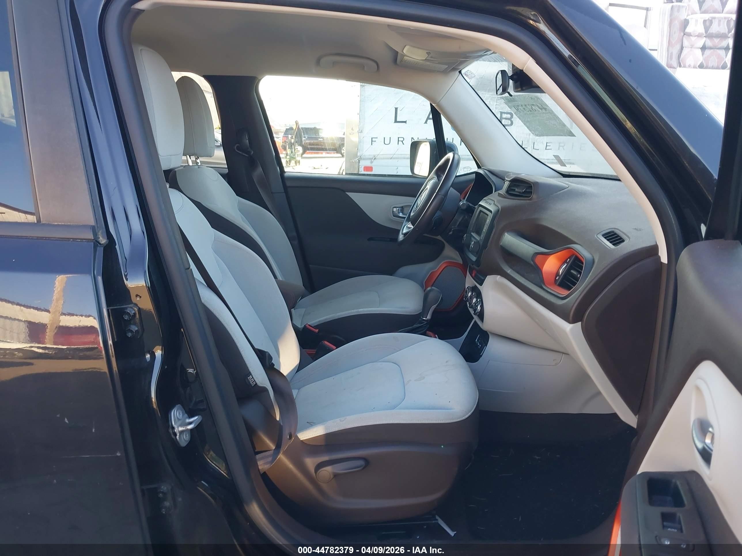 2015 Jeep Renegade Latitude Black vin: ZACCJABT5FPB98665