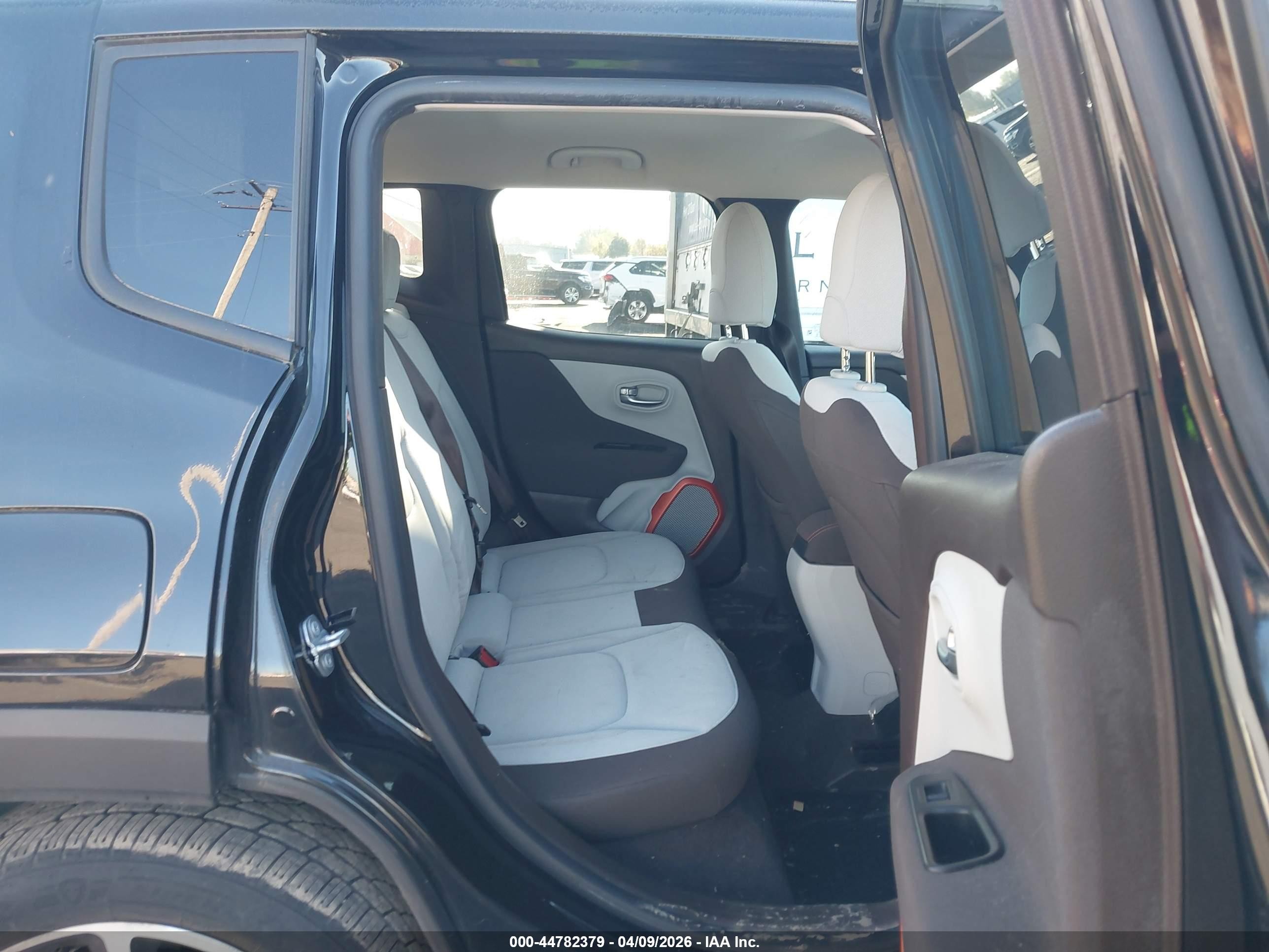 2015 Jeep Renegade Latitude Black vin: ZACCJABT5FPB98665