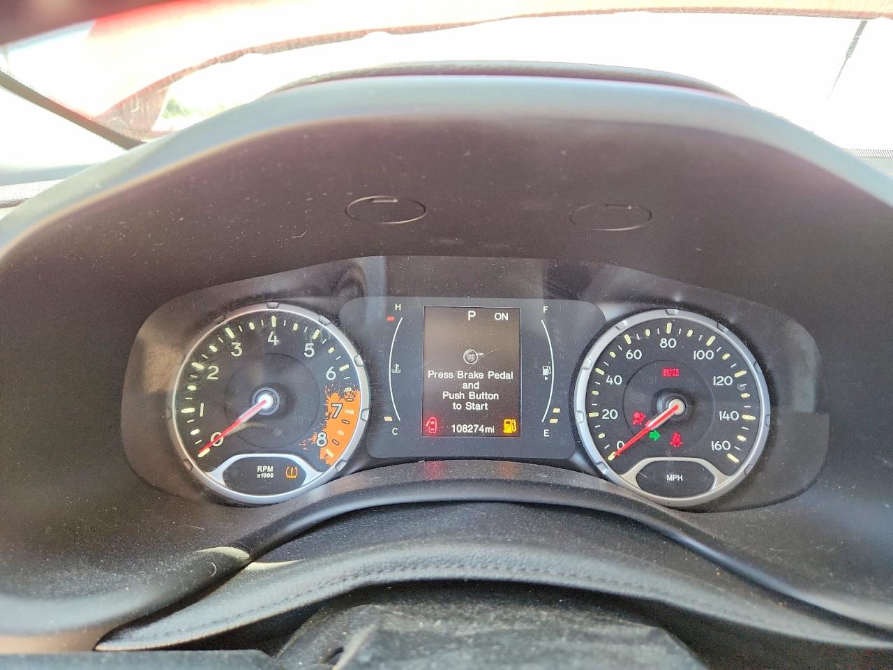 2015 Jeep Renegade Latitude Red vin: ZACCJABT5FPC28019