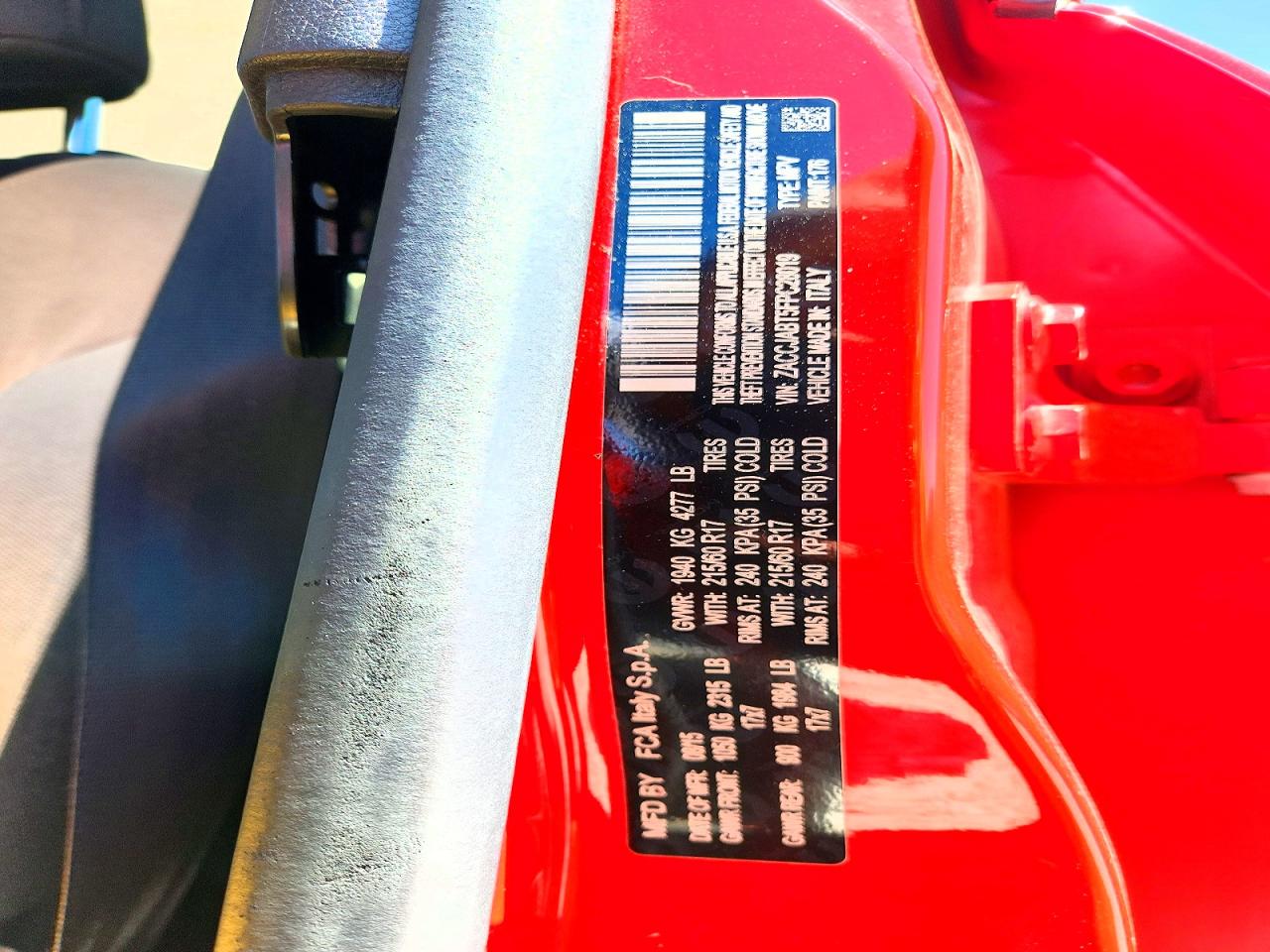 2015 Jeep Renegade Latitude Red vin: ZACCJABT5FPC28019