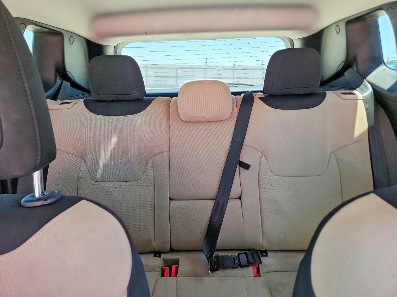 2015 Jeep Renegade Latitude Red vin: ZACCJABT5FPC28019