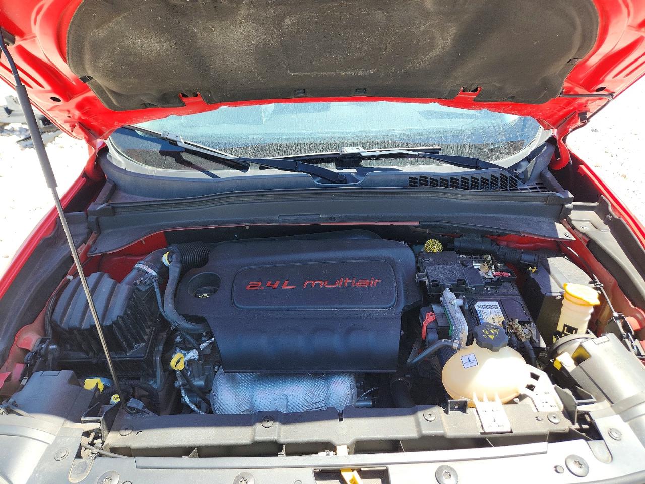 2015 Jeep Renegade Latitude Red vin: ZACCJABT5FPC28019