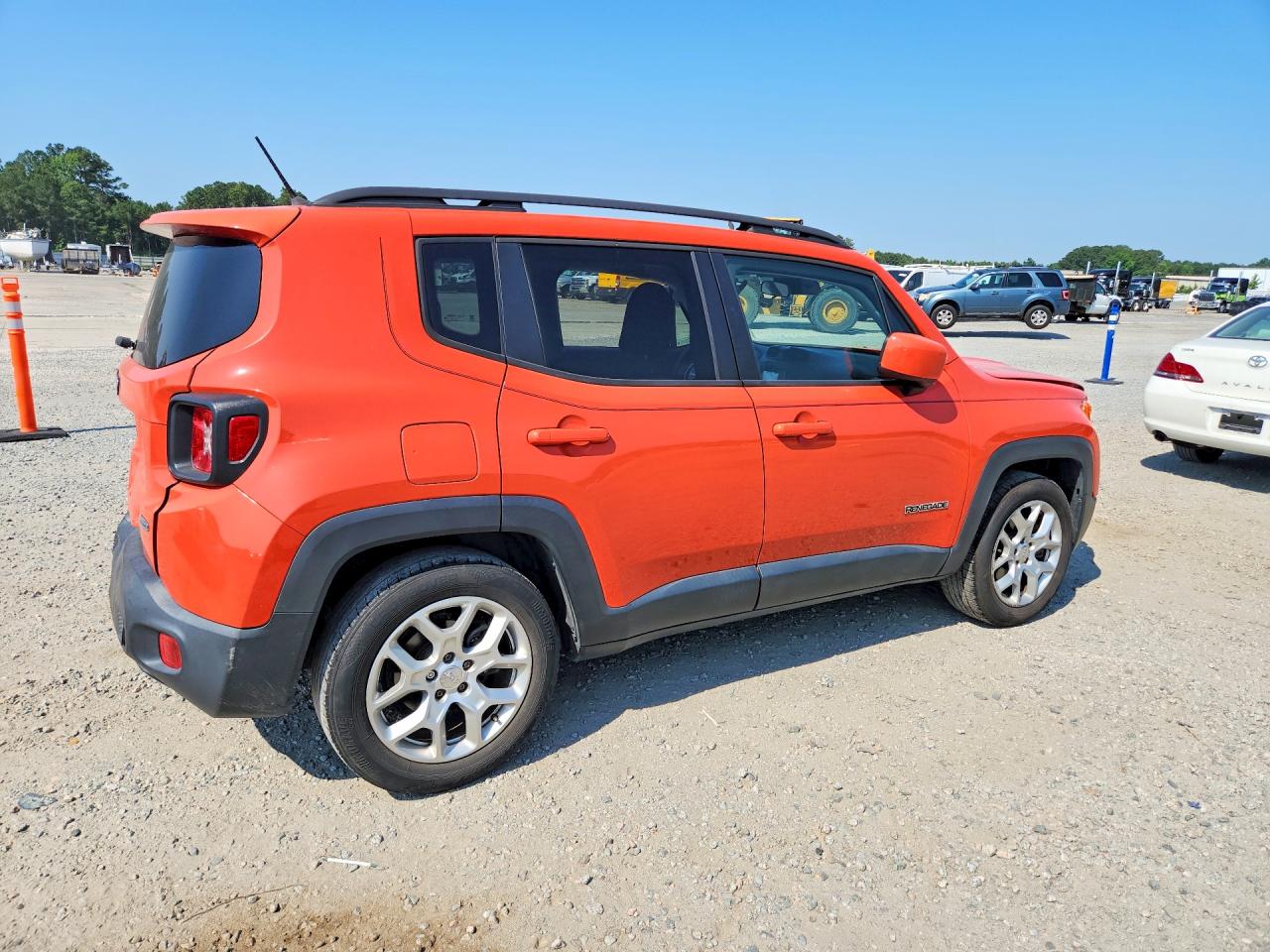 2015 Jeep Renegade Latitude Оранжевый vin: ZACCJABT5FPC29588