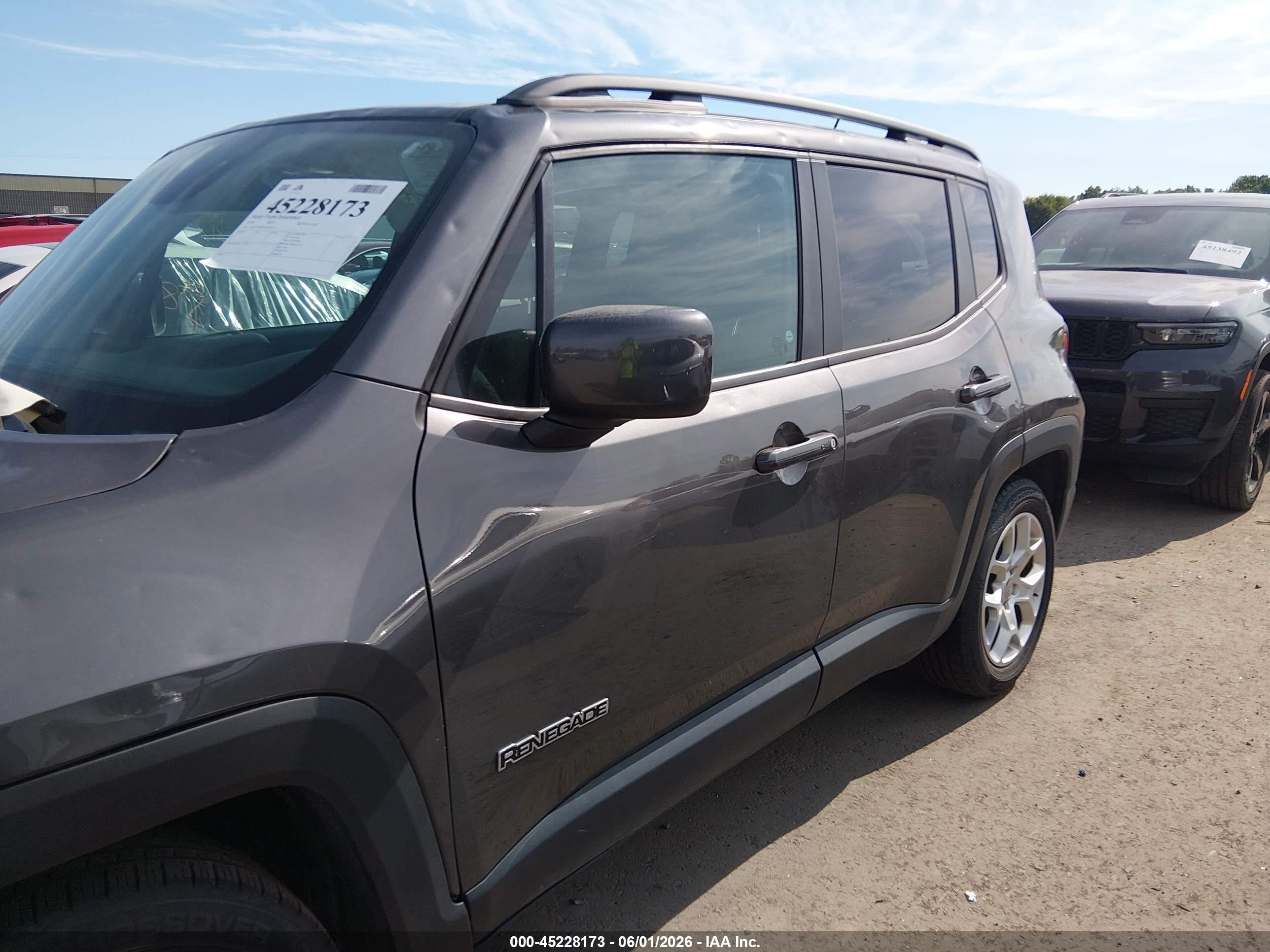2016 Jeep Renegade Latitude Gray vin: ZACCJABT5GPE04729