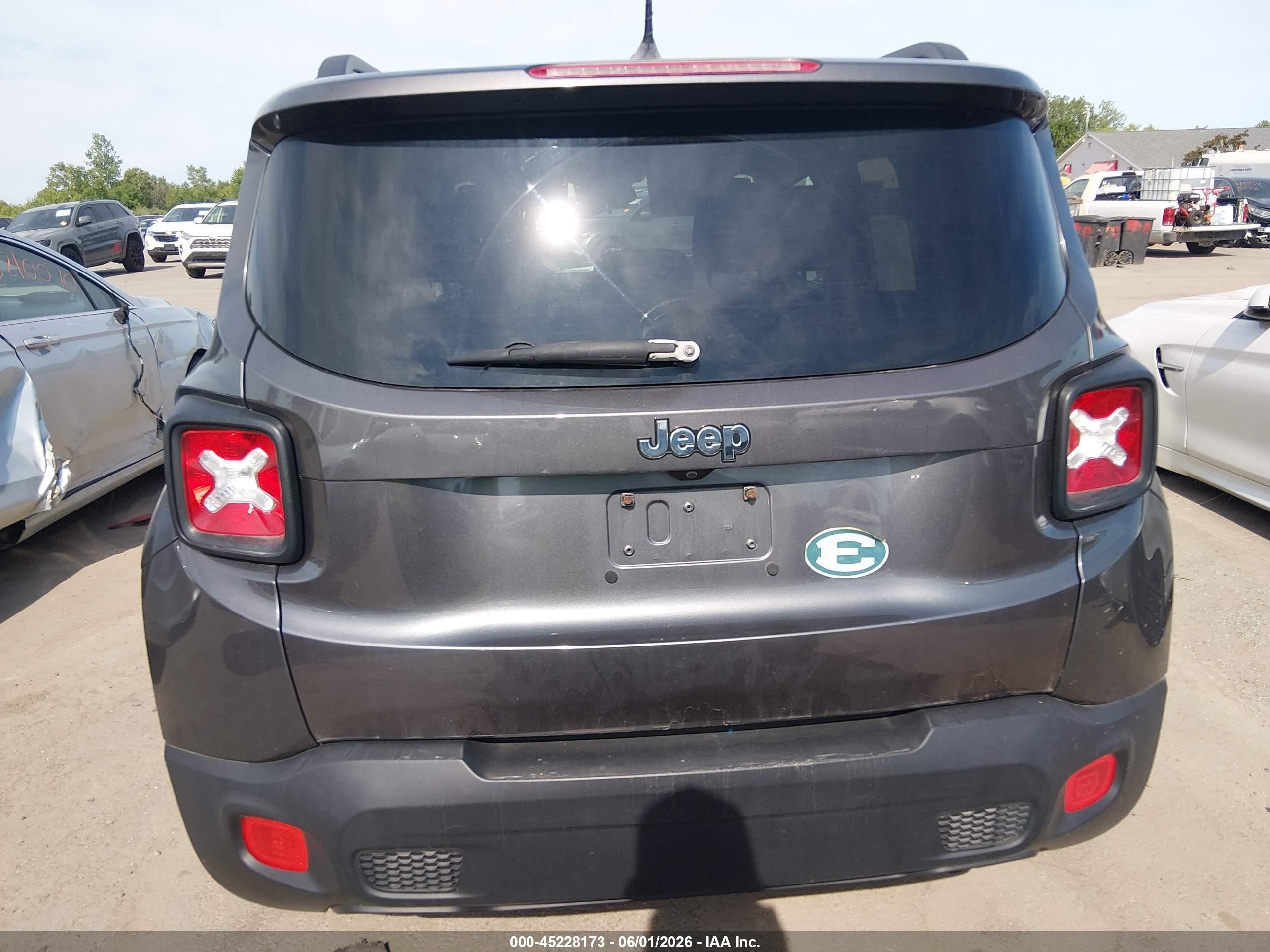 2016 Jeep Renegade Latitude Gray vin: ZACCJABT5GPE04729