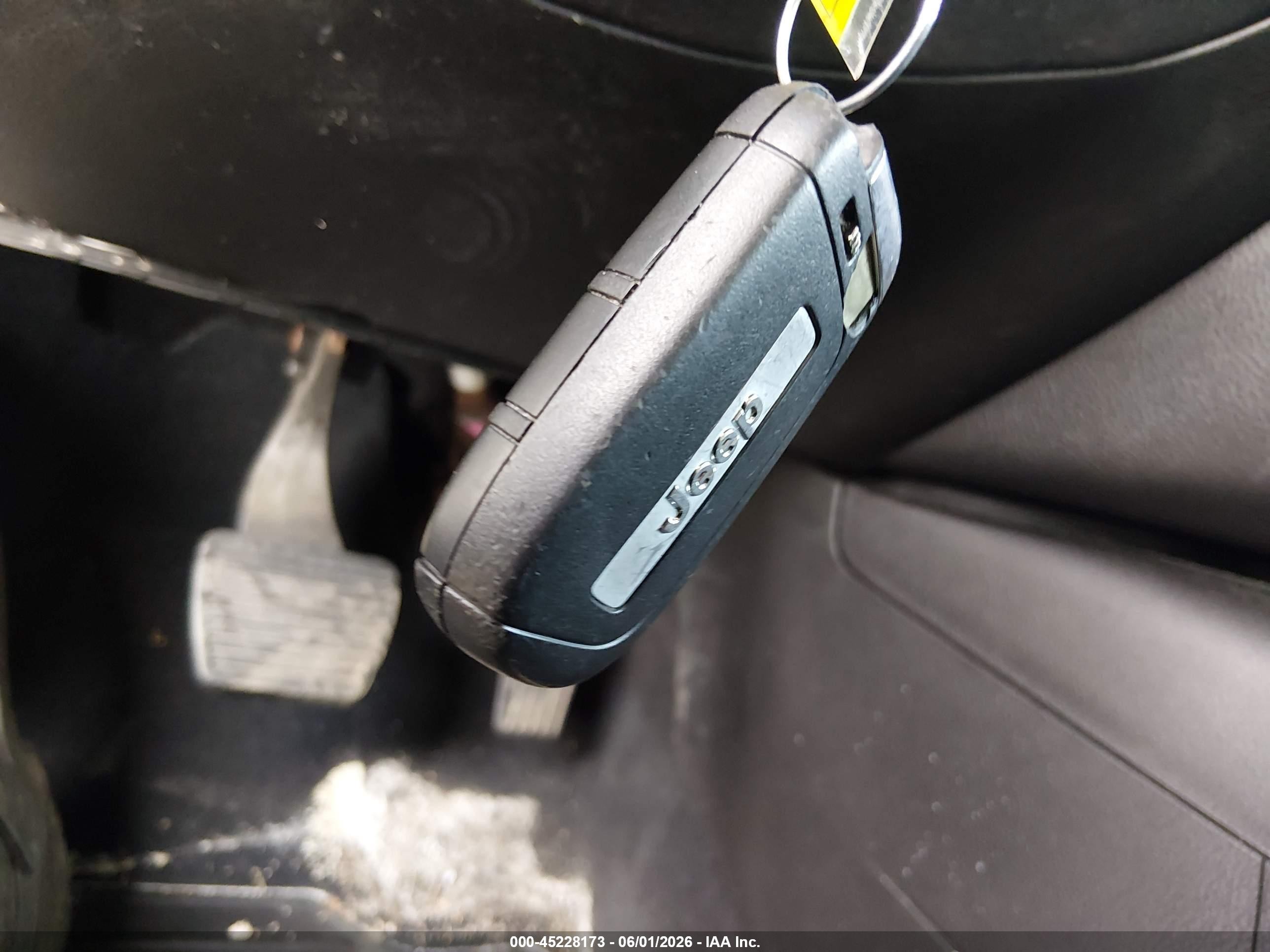 2016 Jeep Renegade Latitude Gray vin: ZACCJABT5GPE04729
