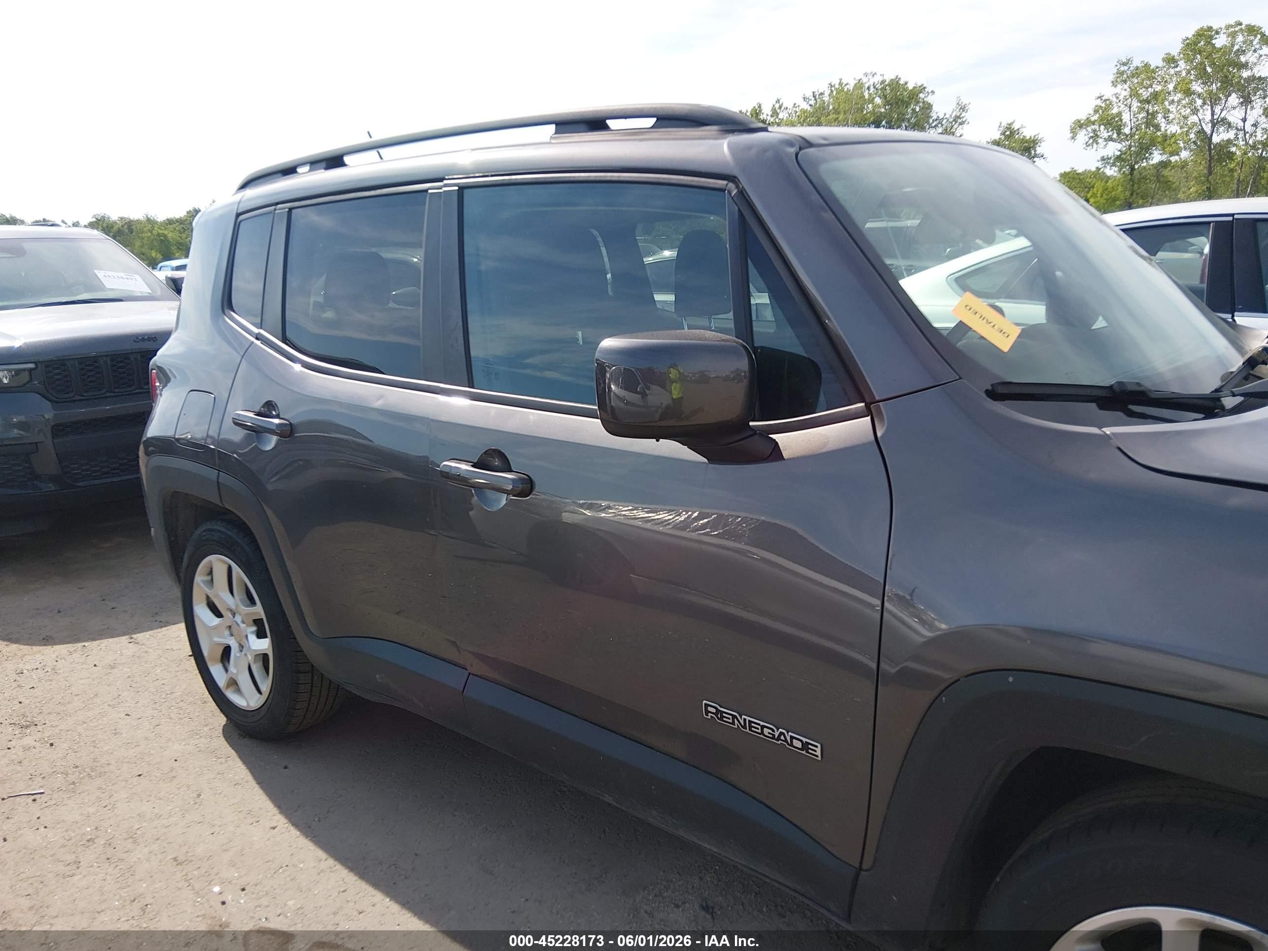 2016 Jeep Renegade Latitude Gray vin: ZACCJABT5GPE04729
