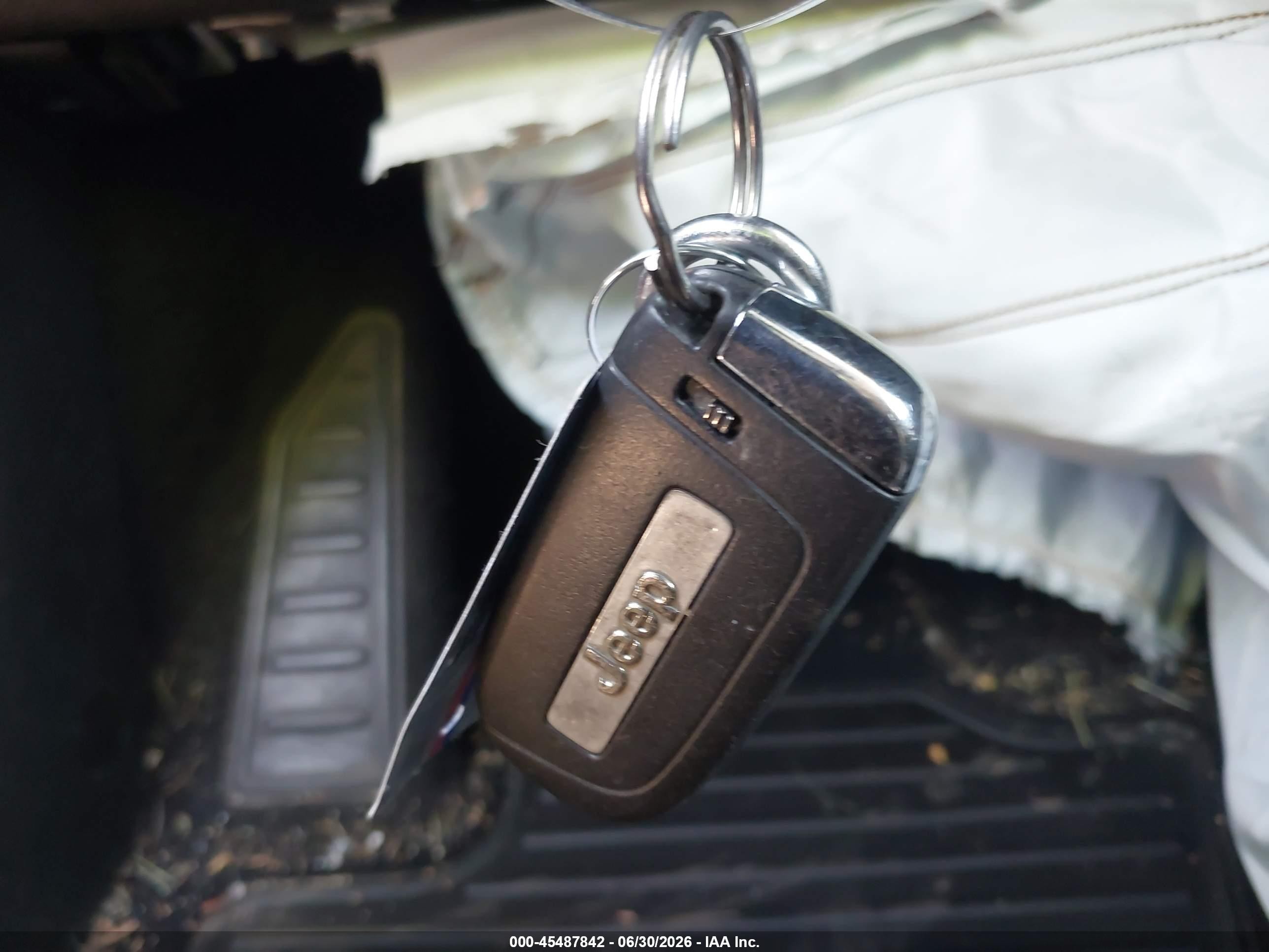 2015 Jeep Renegade Latitude Красный vin: ZACCJABT6FPB23148