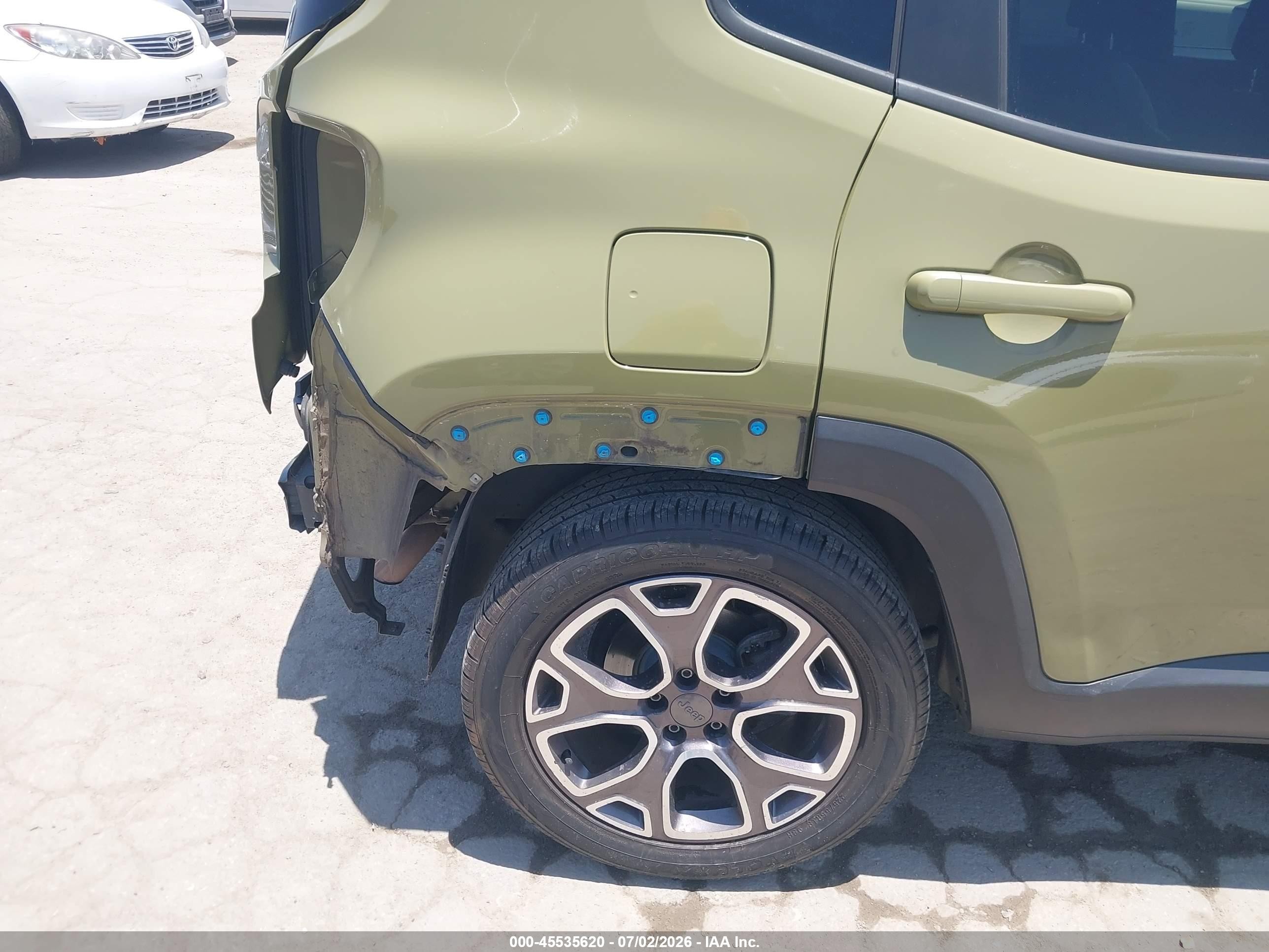 2015 Jeep Renegade Latitude Green vin: ZACCJABT6FPB37874