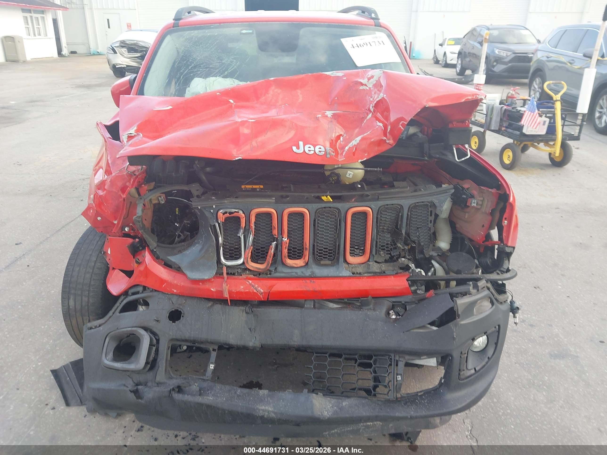 2015 Jeep Renegade Latitude Red vin: ZACCJABT6FPB97511